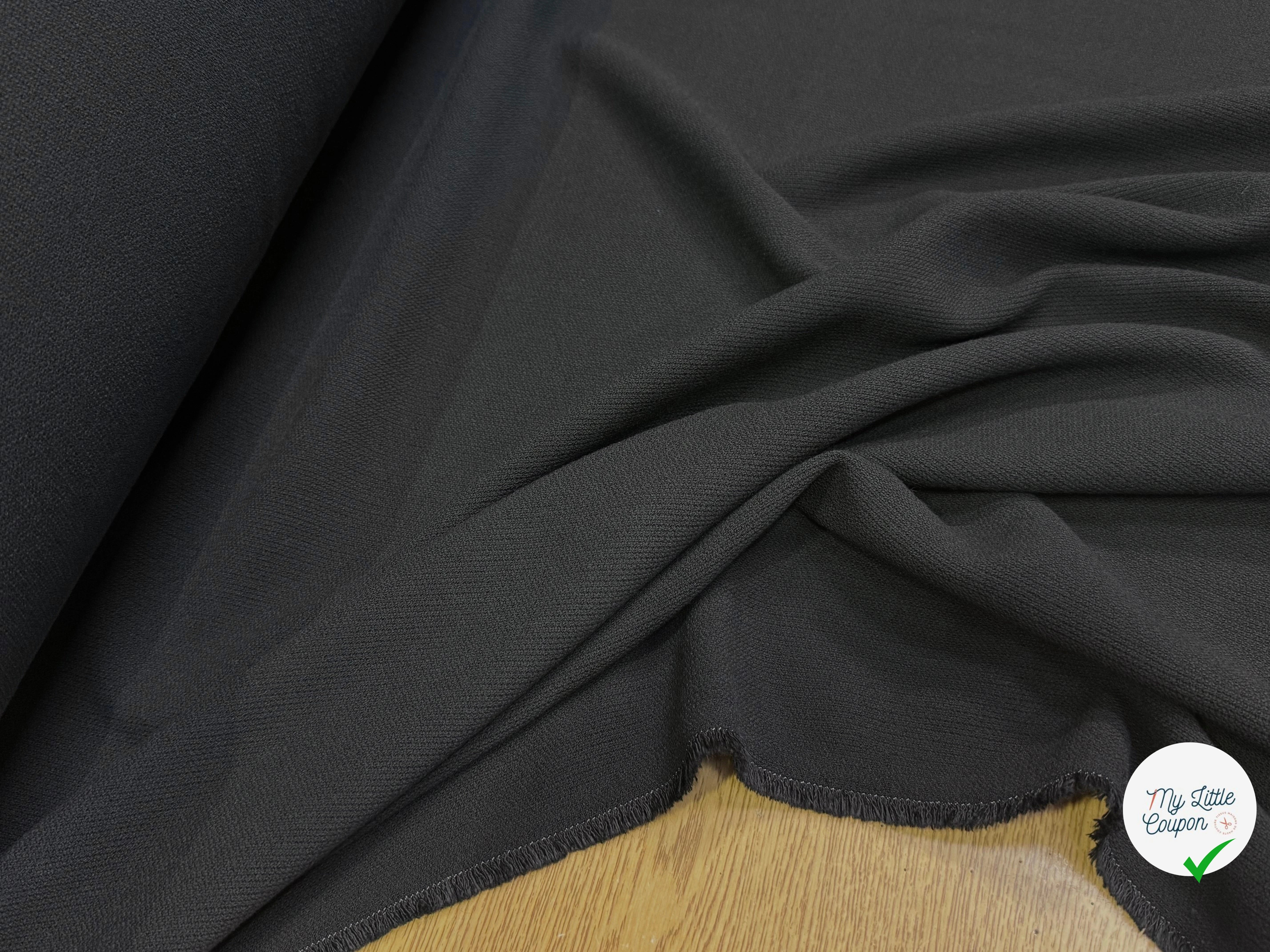 Tissu crêpe lourd polyviscose laine noir - vue de la matière