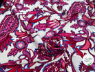 CREPE MAROCAIN VISCOSE PAISLEY HIBISCUS ROSE ROUGE FOND BLANC - My Little Coupon