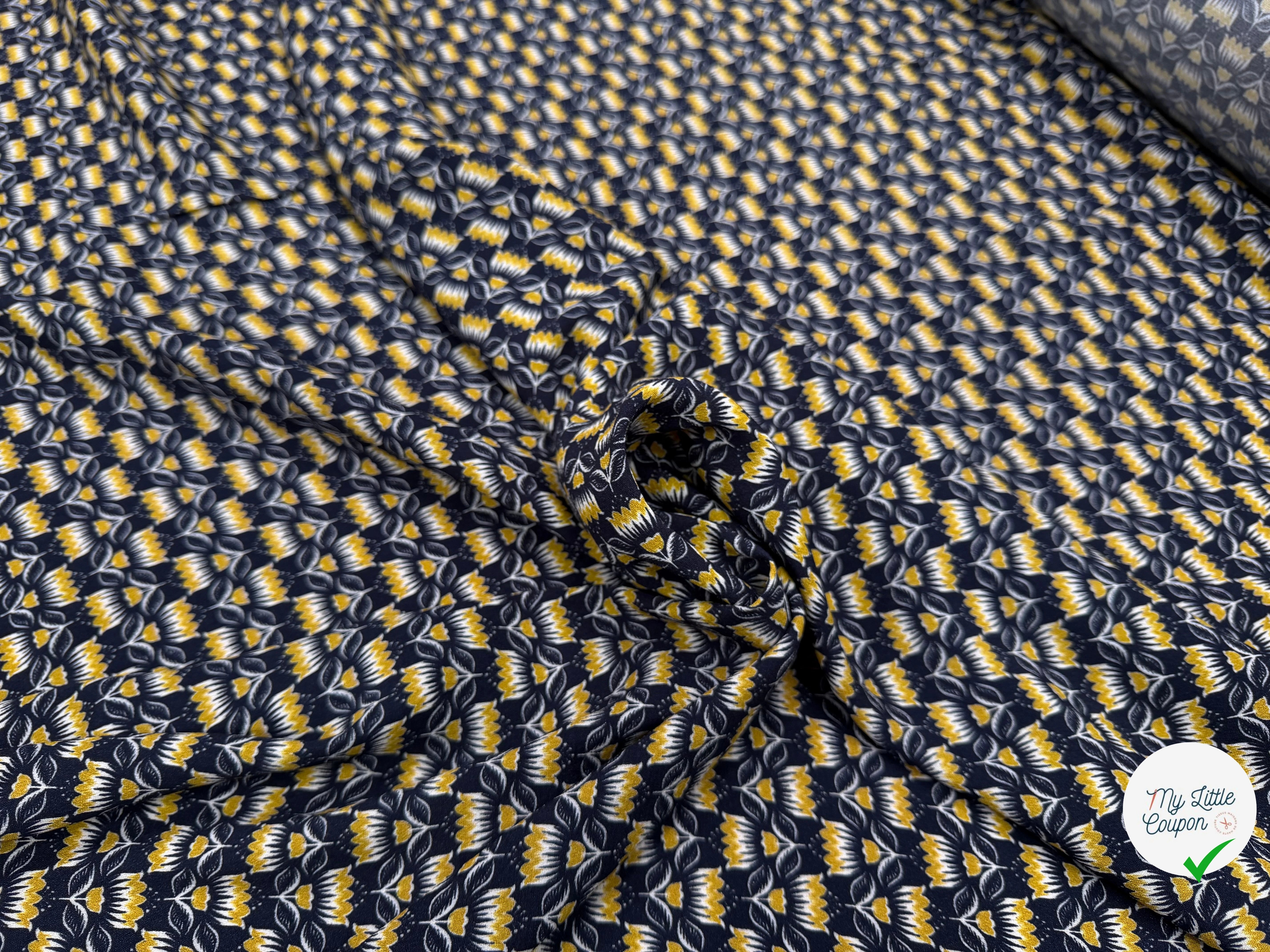 CREPE MAROCAIN VISCOSE QUALITÉ COMO MARINE FLORALIE JAUNE - My Little Coupon
