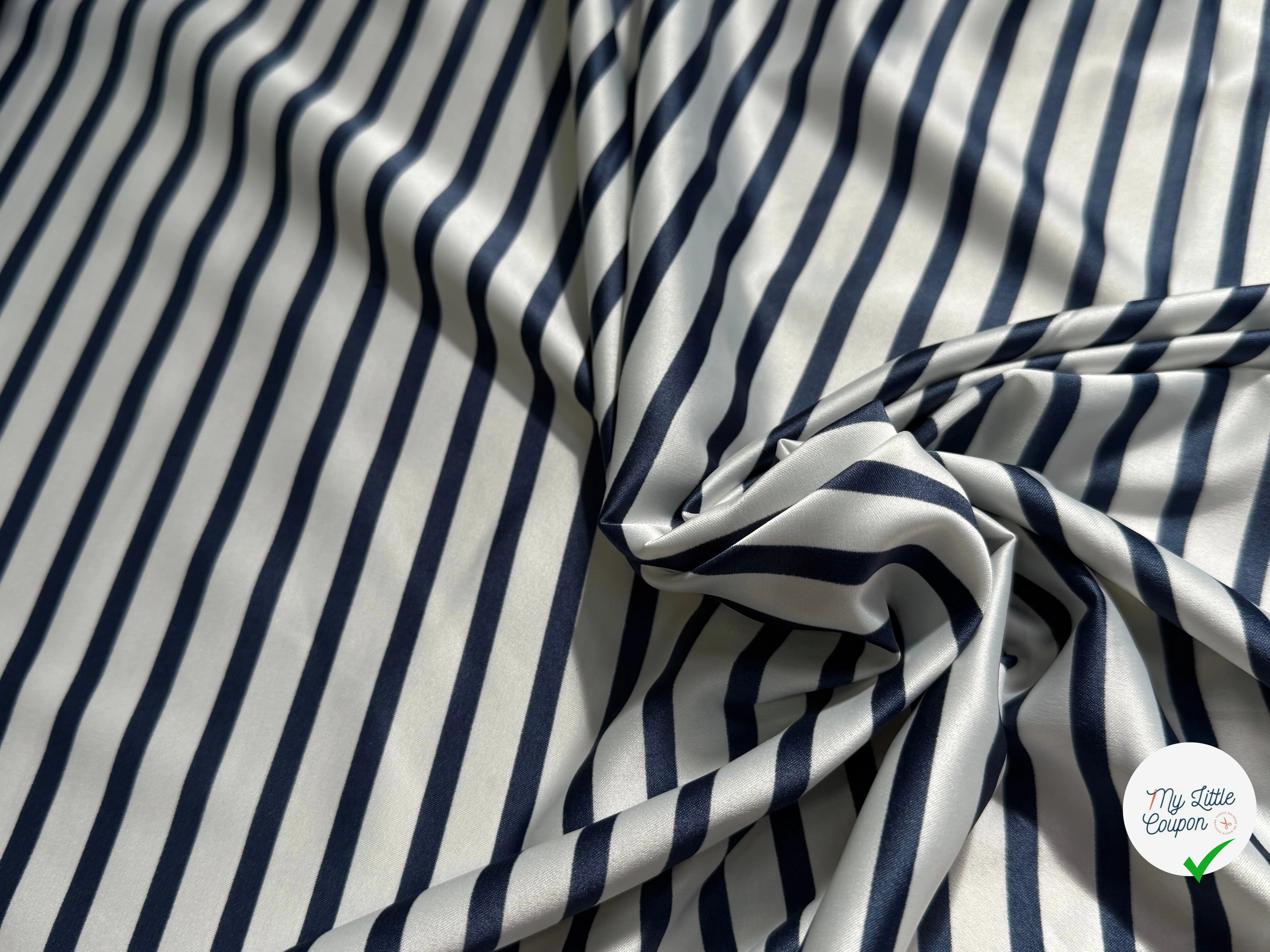 CREPE SATINÉ FLUIDE RAYURES MARRINE ÉCRU STRETCH - My Little Coupon