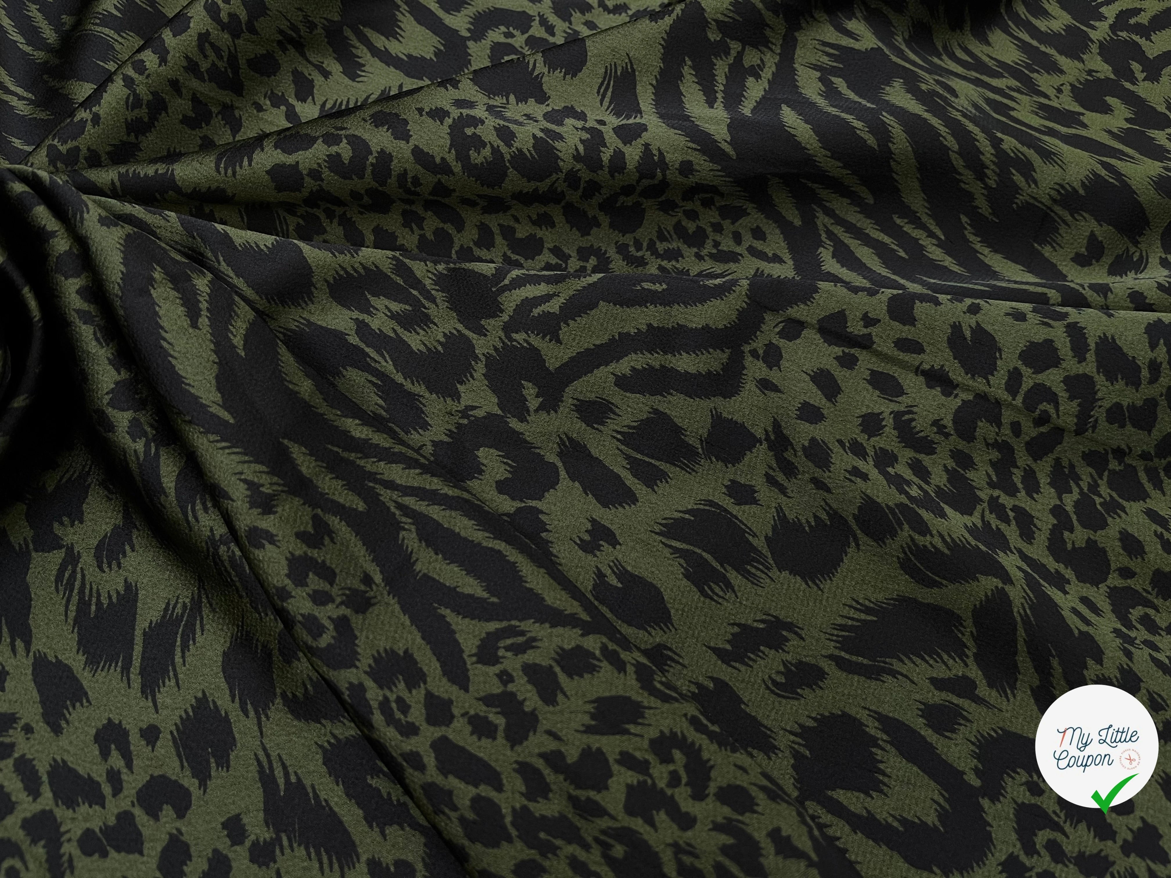 CREPE SATINÉ MOTIF LÉOPARD KAKI - My Little Coupon