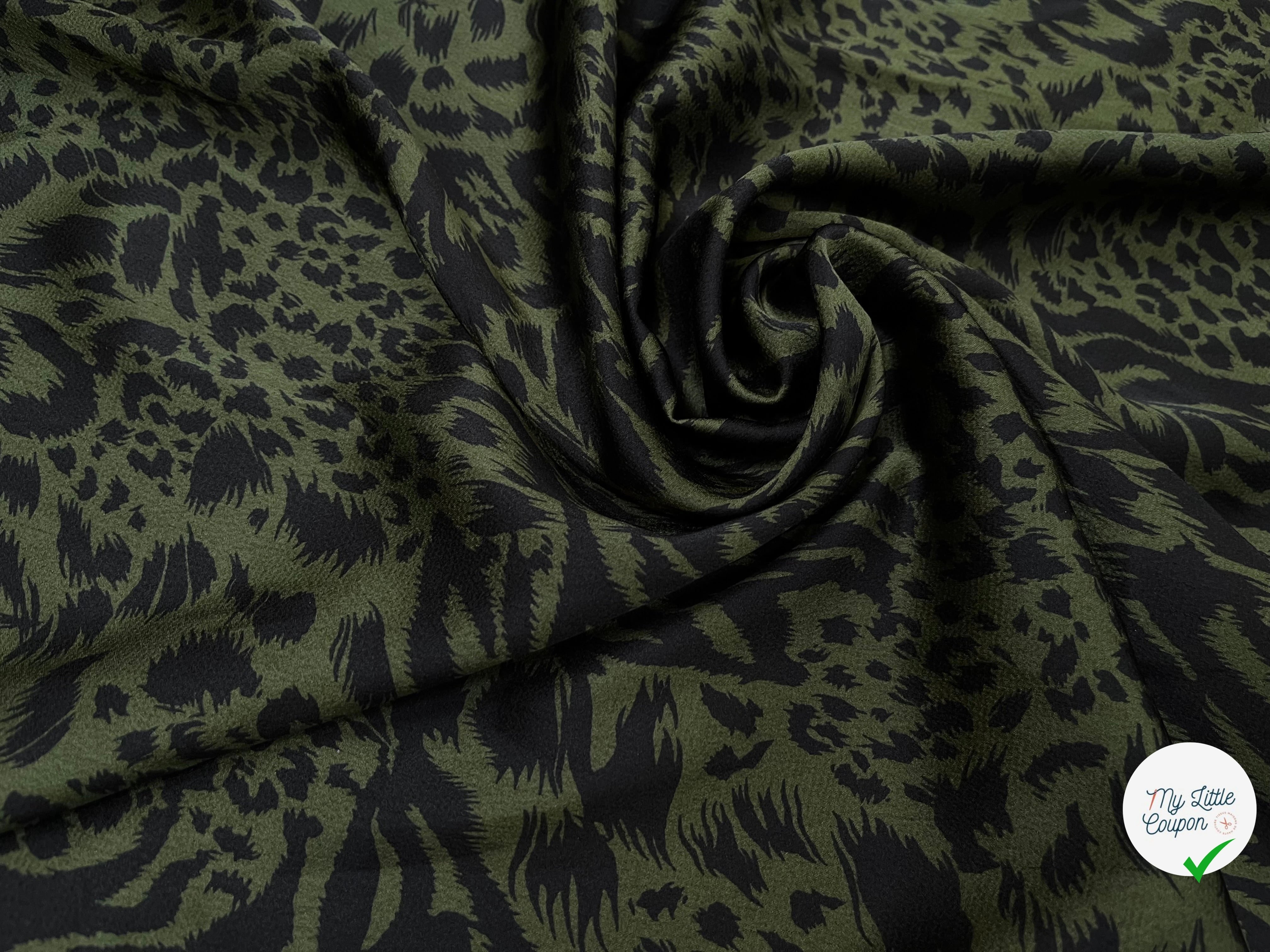 CREPE SATINÉ MOTIF LÉOPARD KAKI - My Little Coupon