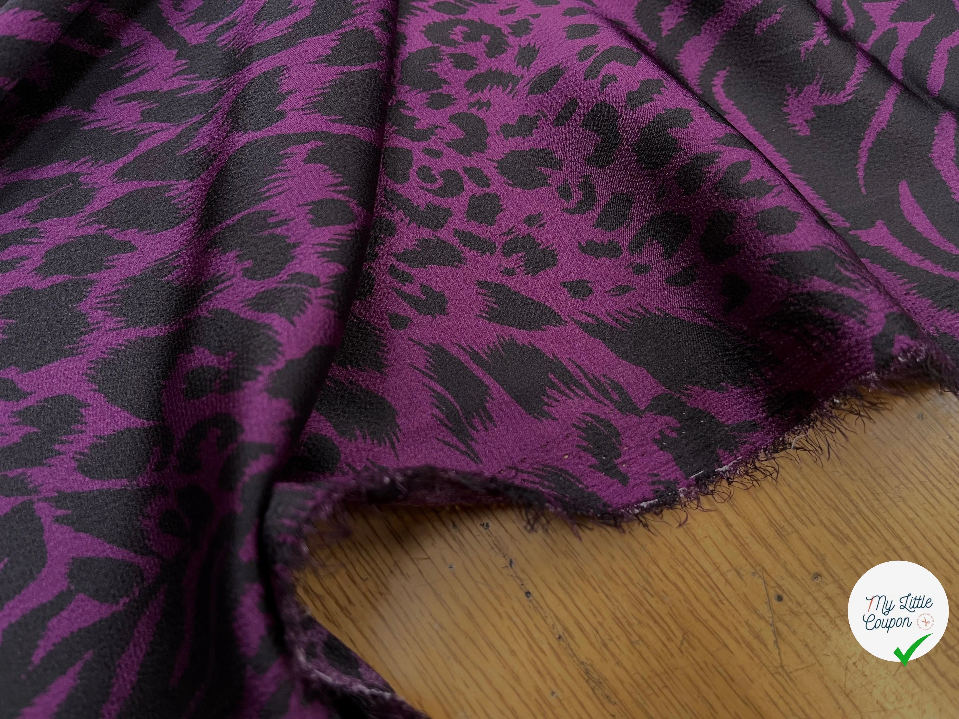 CREPE SATINÉ MOTIF LÉOPARD VIOLET - My Little Coupon