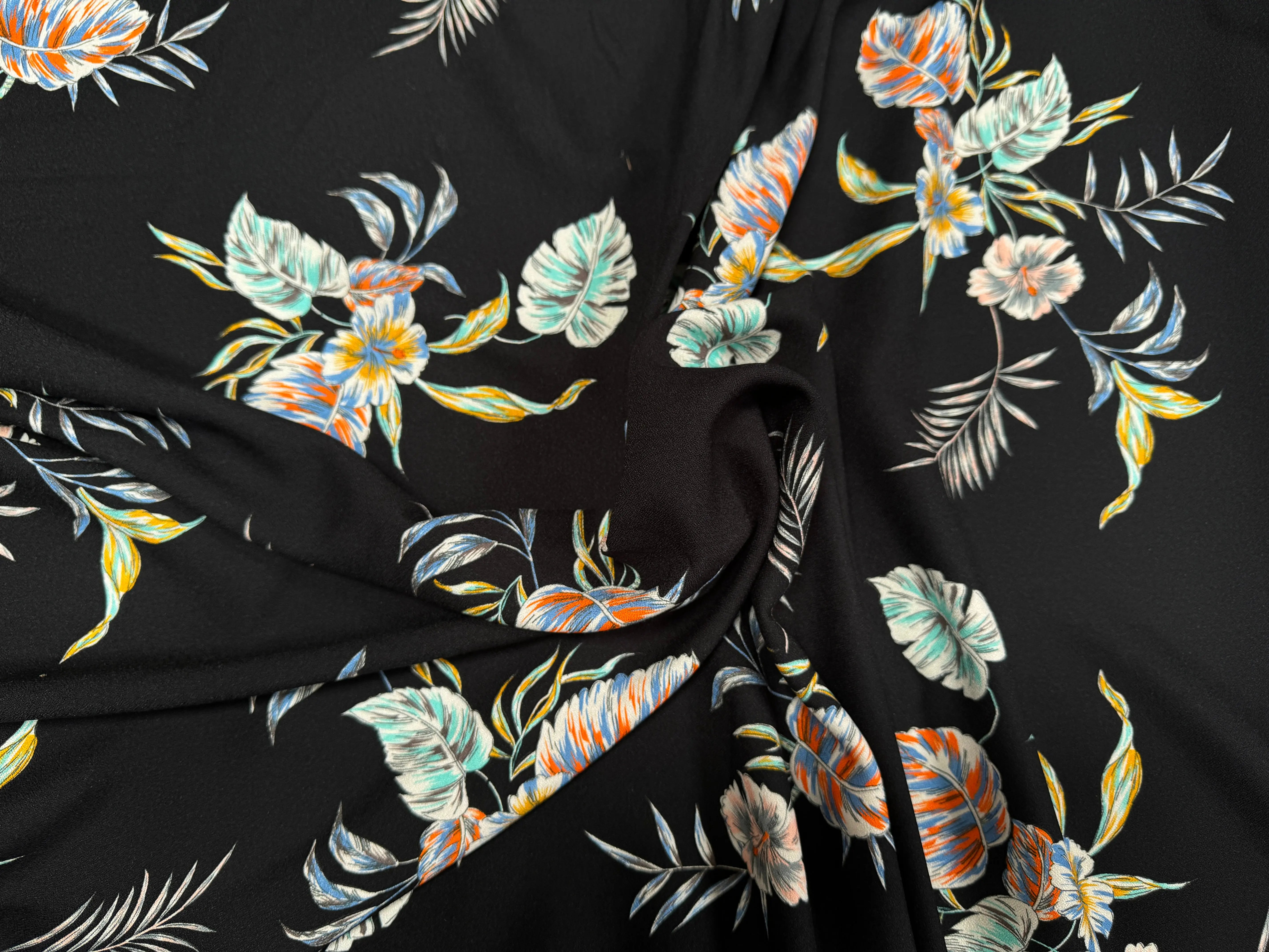 CREPE TESSUTO 100%VISCOSE FOND NOIR AVEC FEUILLES - My Little Coupon