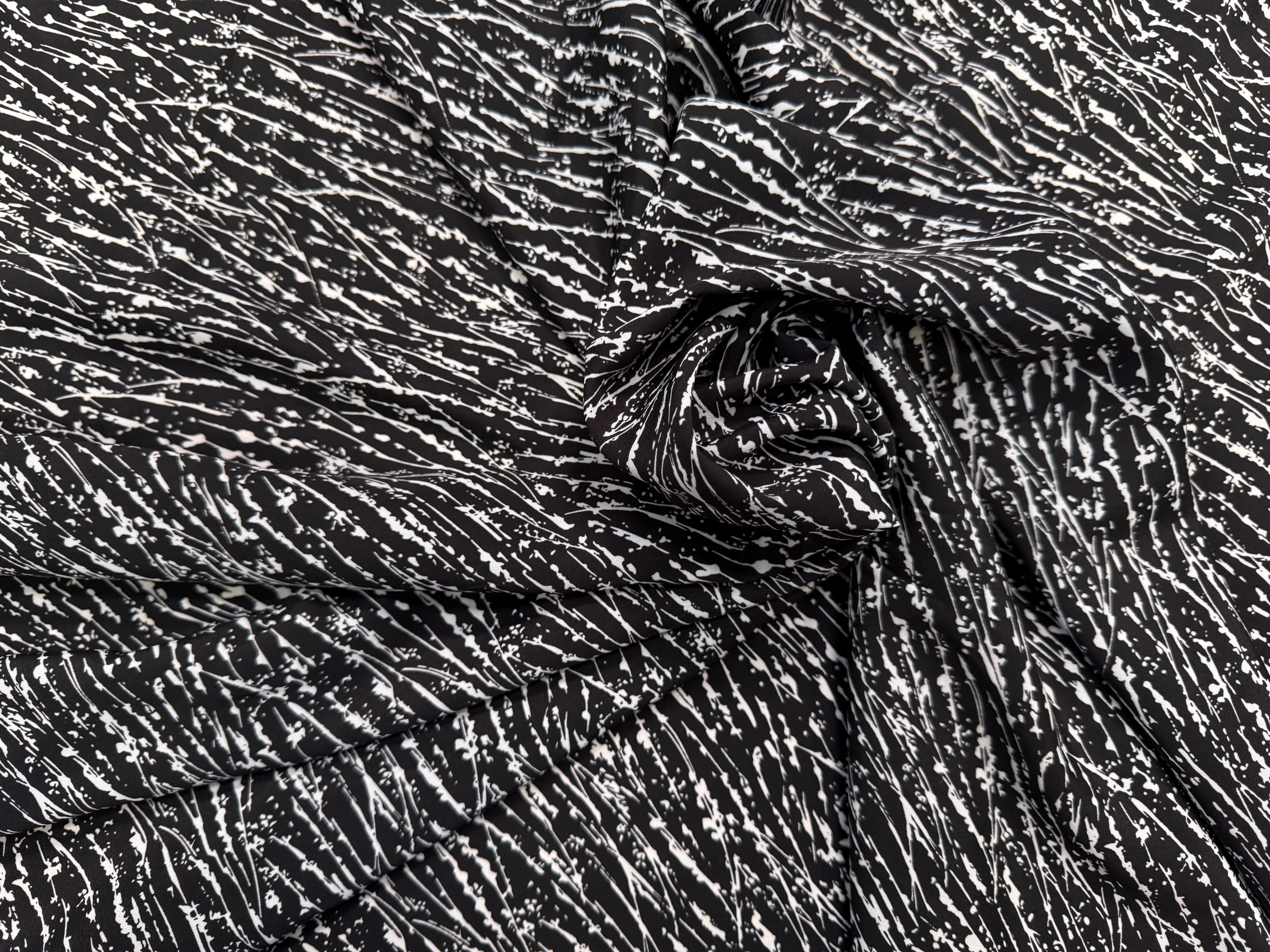 CREPE TRÈS LEGEREMENT TEXTURÉ PLUIE PEINTURE BLANCHE SUR FOND NOIR - My Little Coupon