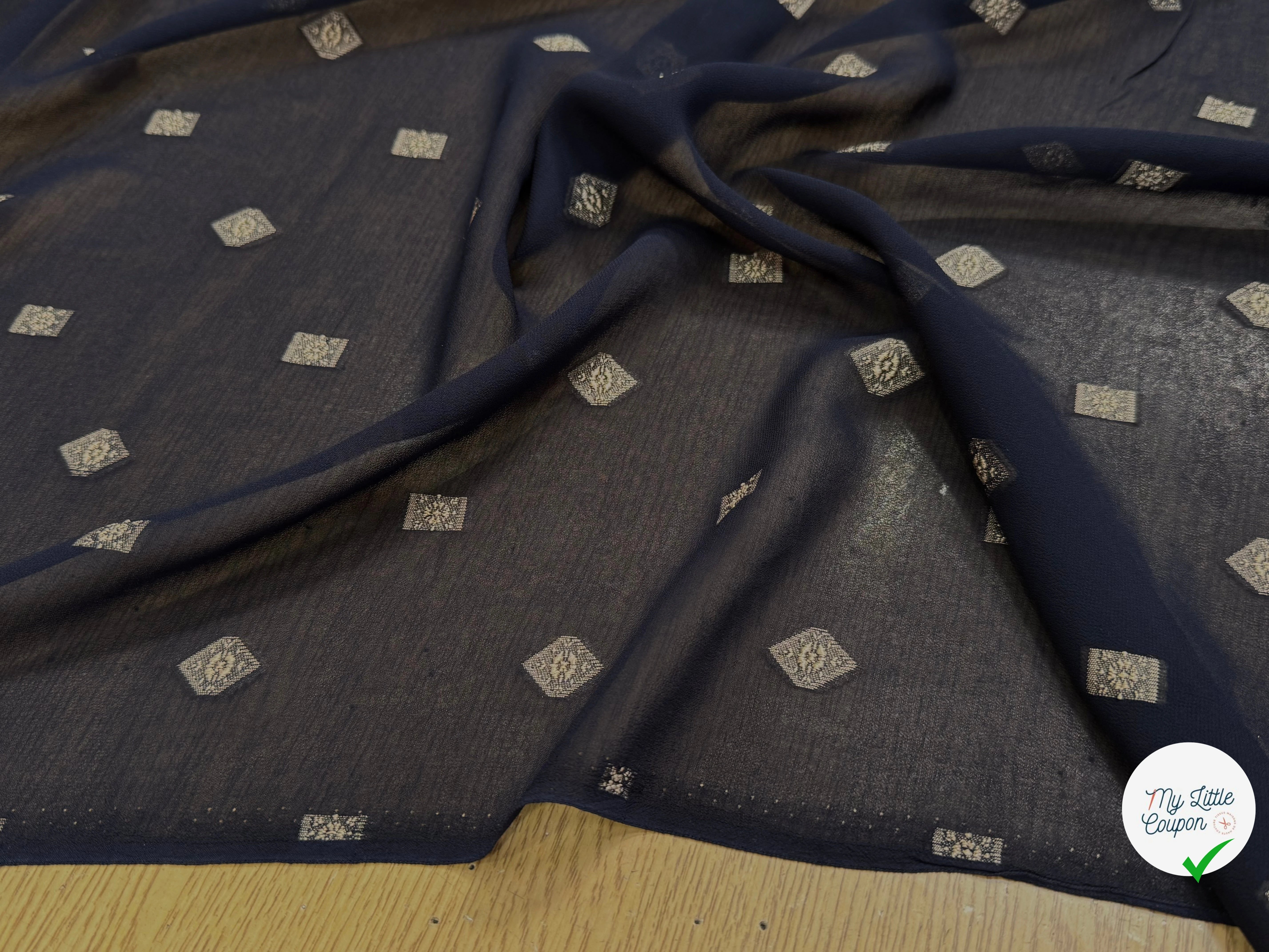 CREPE VISCOSE BLEU MARINE MOTIF TISSÉ GÉOMETRIQUE 100% VI - My Little Coupon