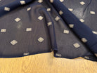 CREPE VISCOSE BLEU MARINE MOTIF TISSÉ GÉOMETRIQUE 100% VI - My Little Coupon