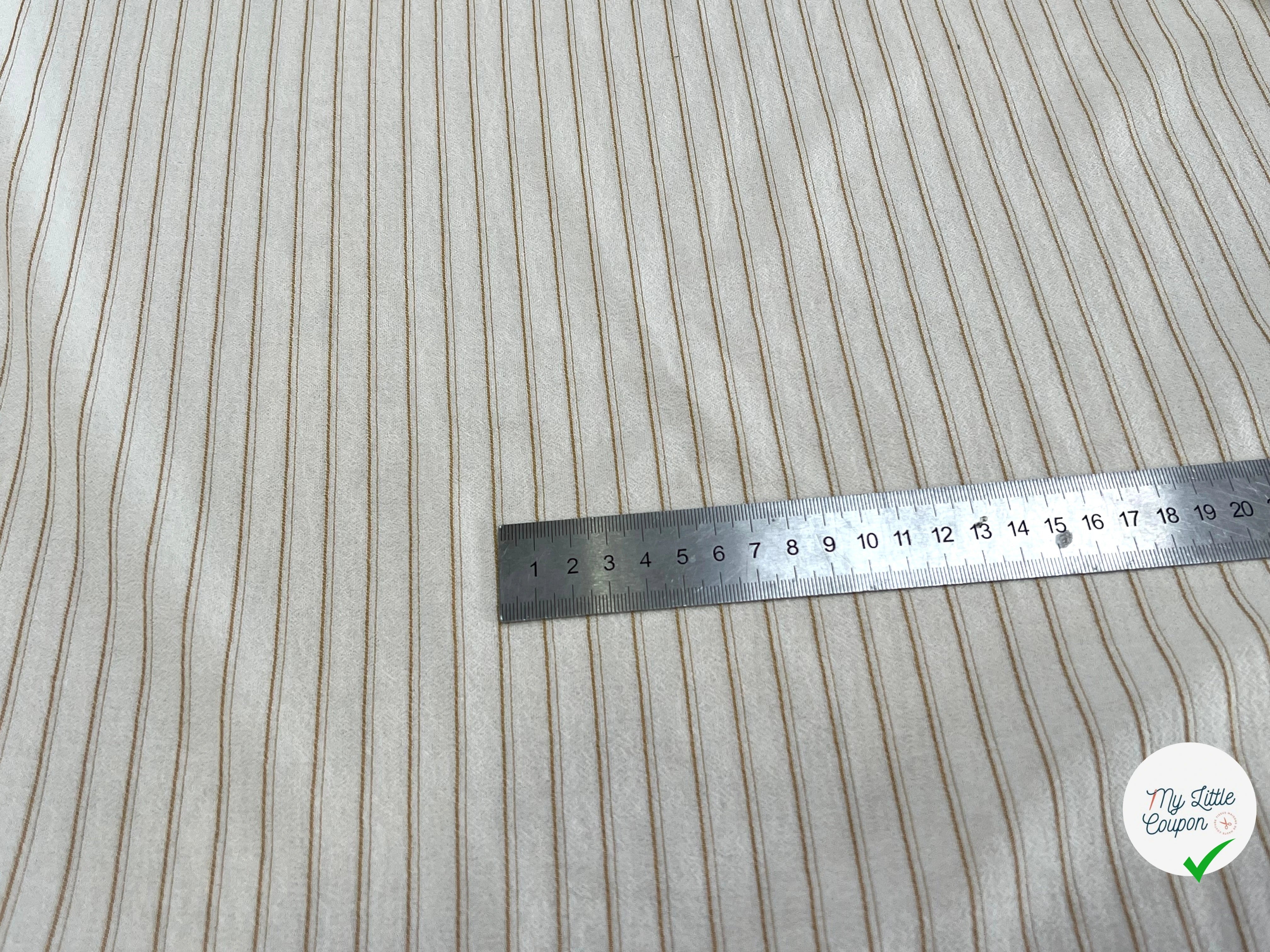 CREPE VISCOSE ÉCRU À RAYURES MOUTARDE FLUIDE - My Little Coupon