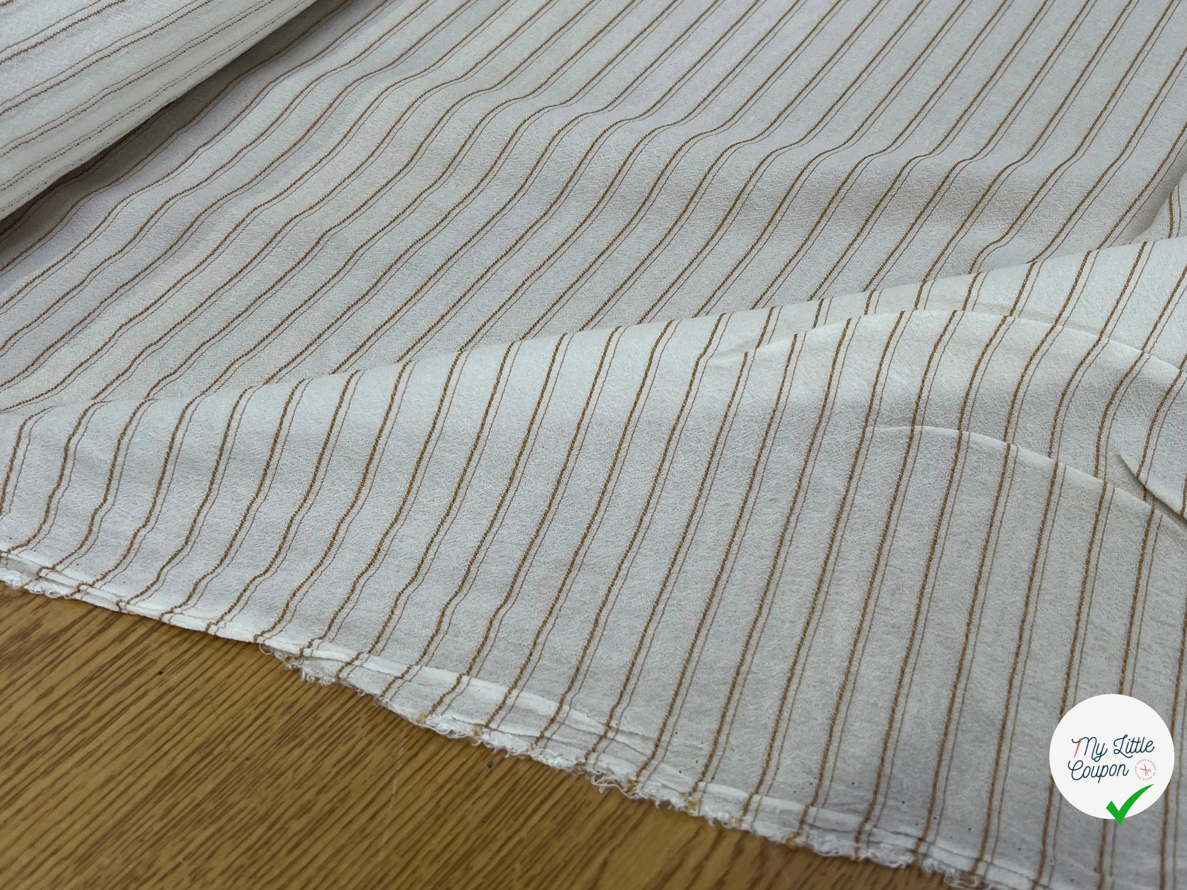 CREPE VISCOSE ÉCRU À RAYURES MOUTARDE FLUIDE - My Little Coupon