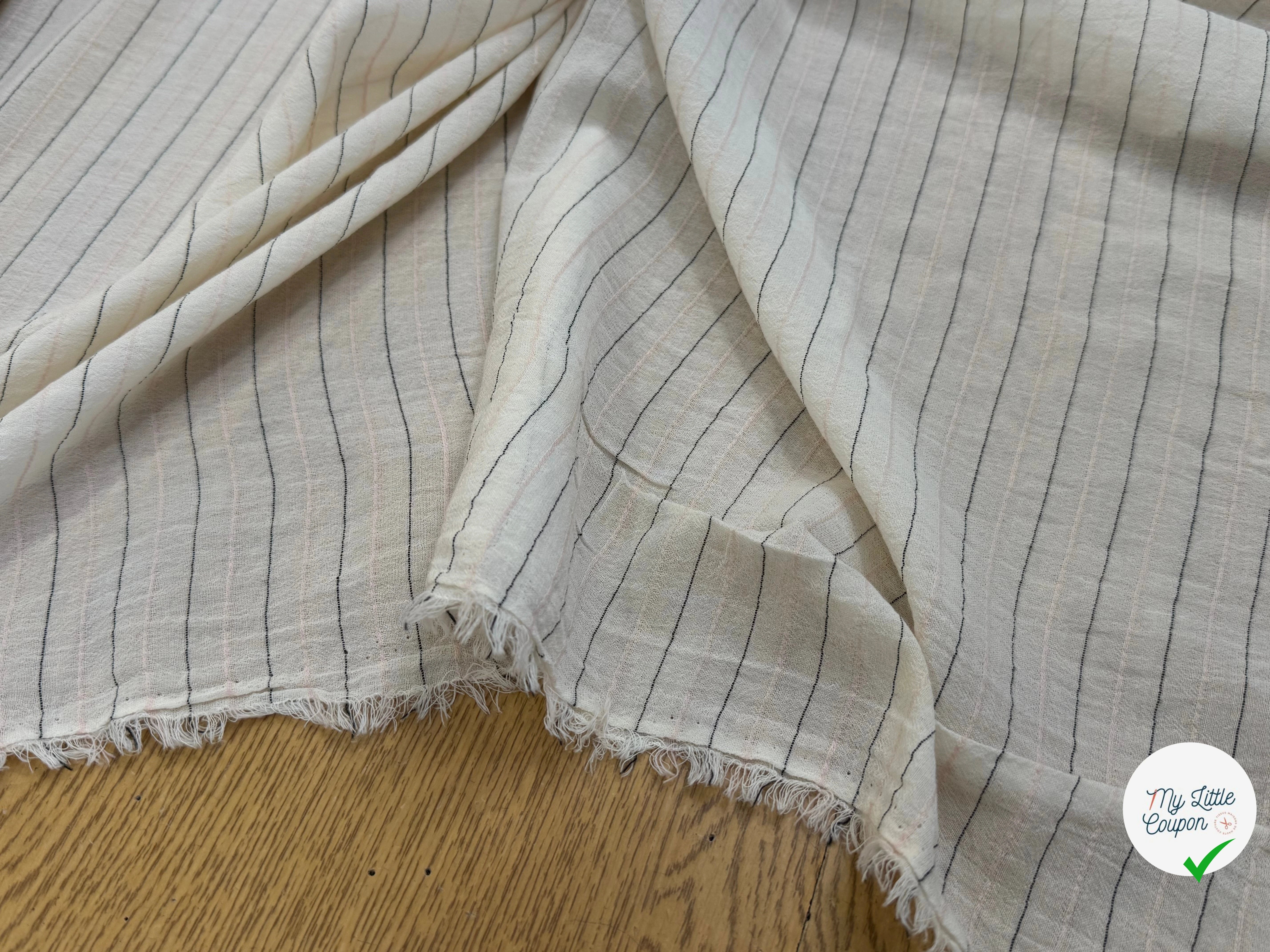 CREPE VISCOSE ÉCRU FINES RAYURES ROSE NOIR - My Little Coupon