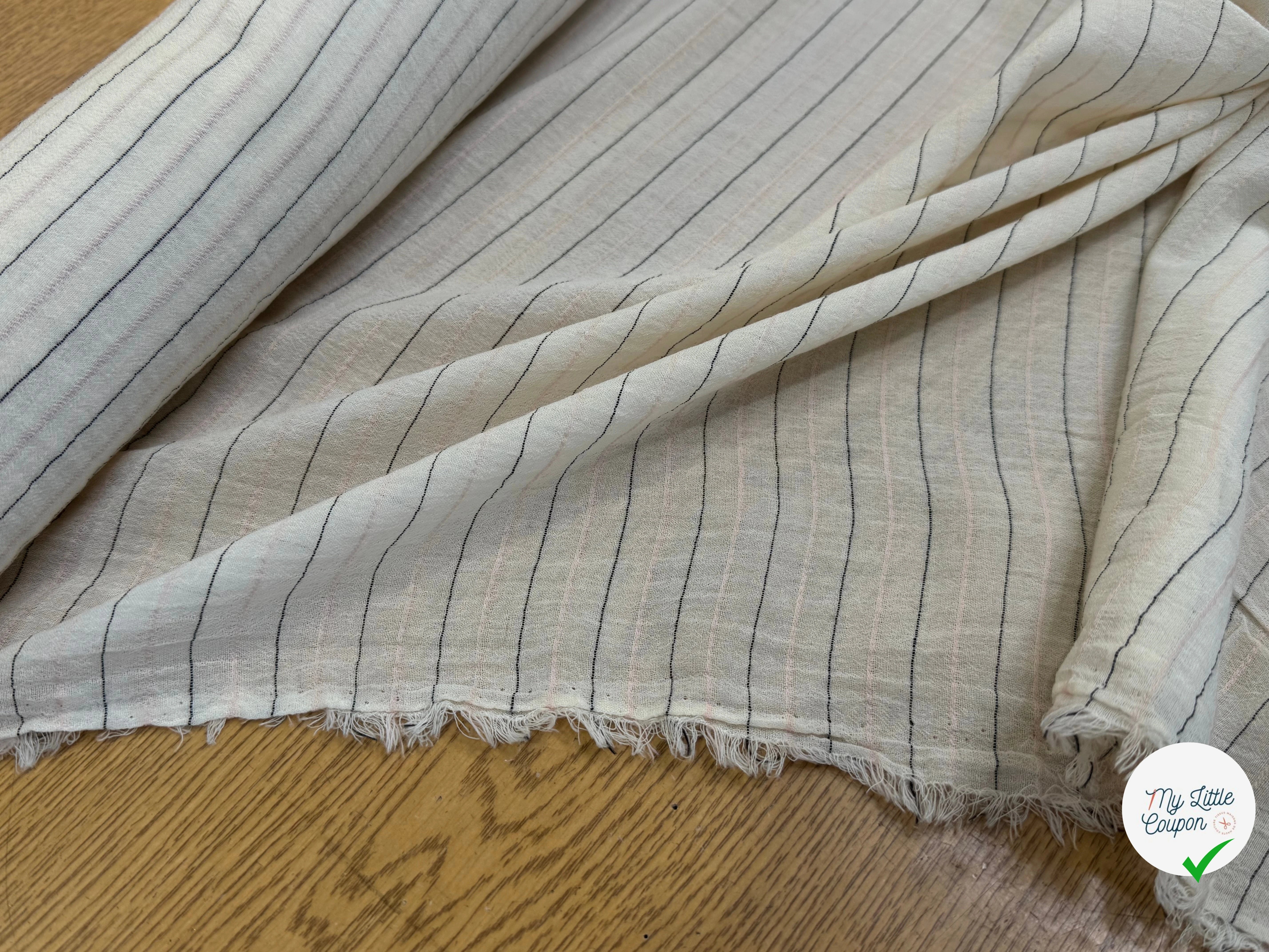 CREPE VISCOSE ÉCRU FINES RAYURES ROSE NOIR - My Little Coupon