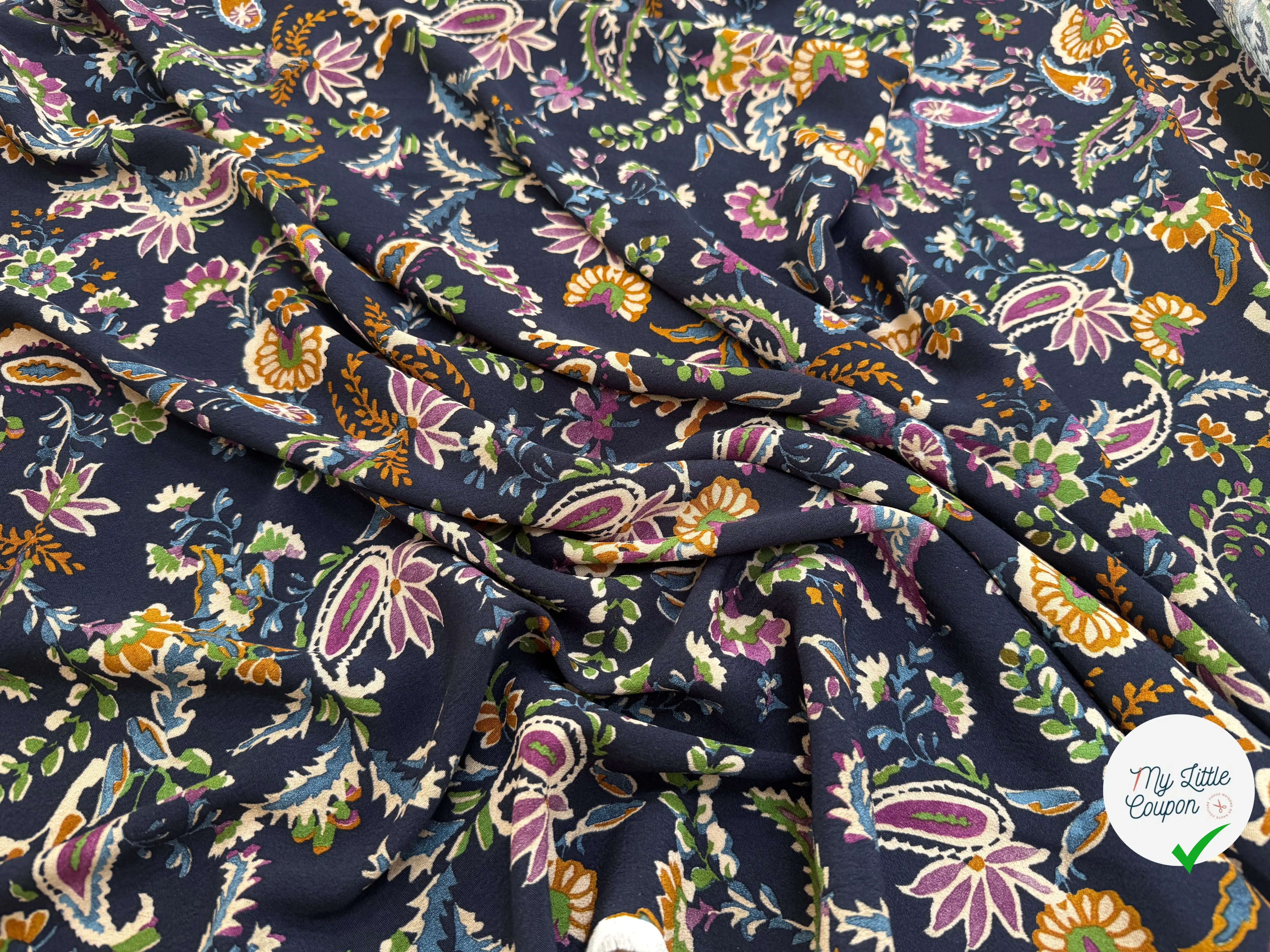 CREPE VISCOSE FLEURIE ET PAISLEY BLEU NUIT - My Little Coupon