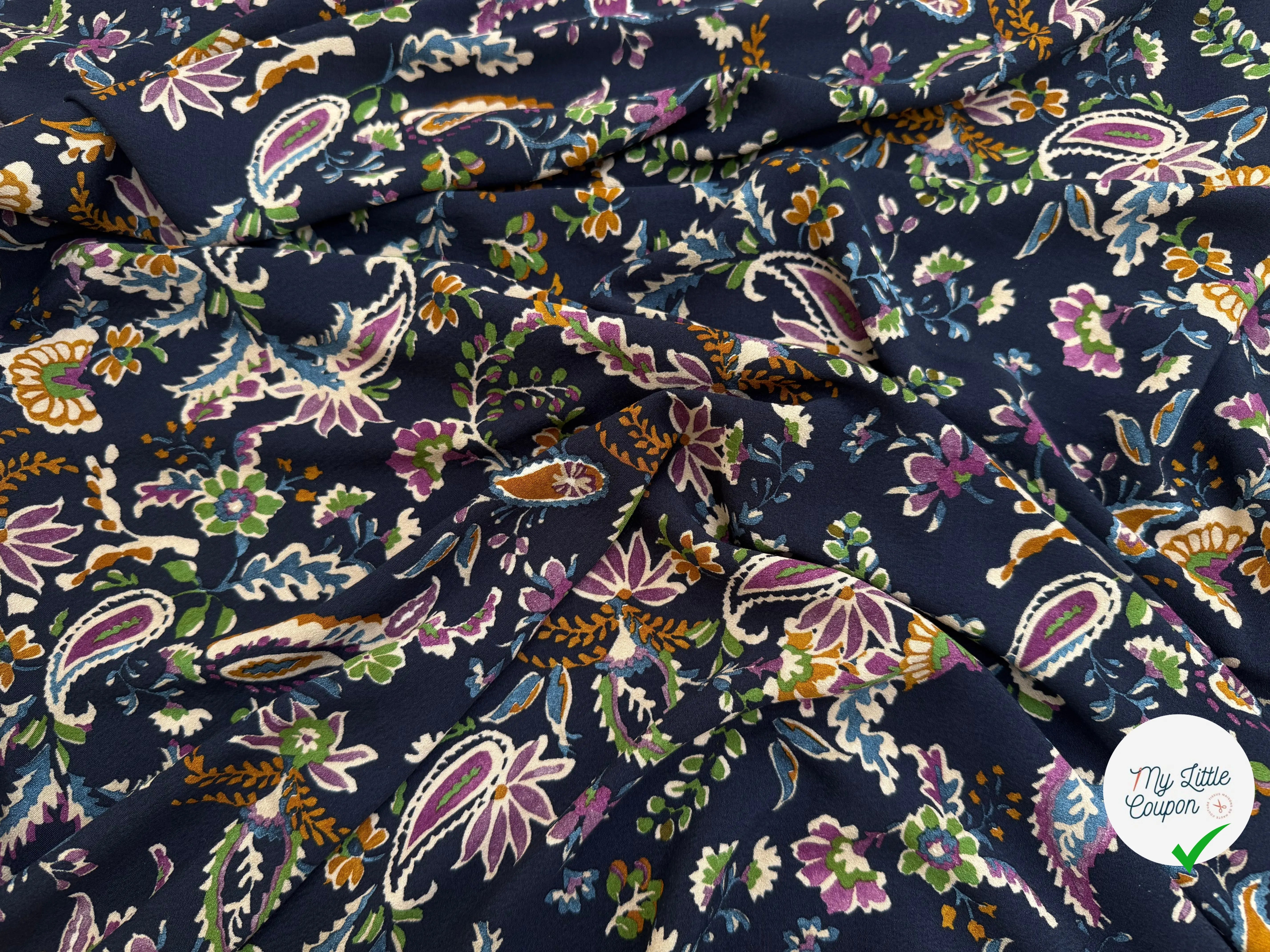 CREPE VISCOSE FLEURIE ET PAISLEY BLEU NUIT - My Little Coupon