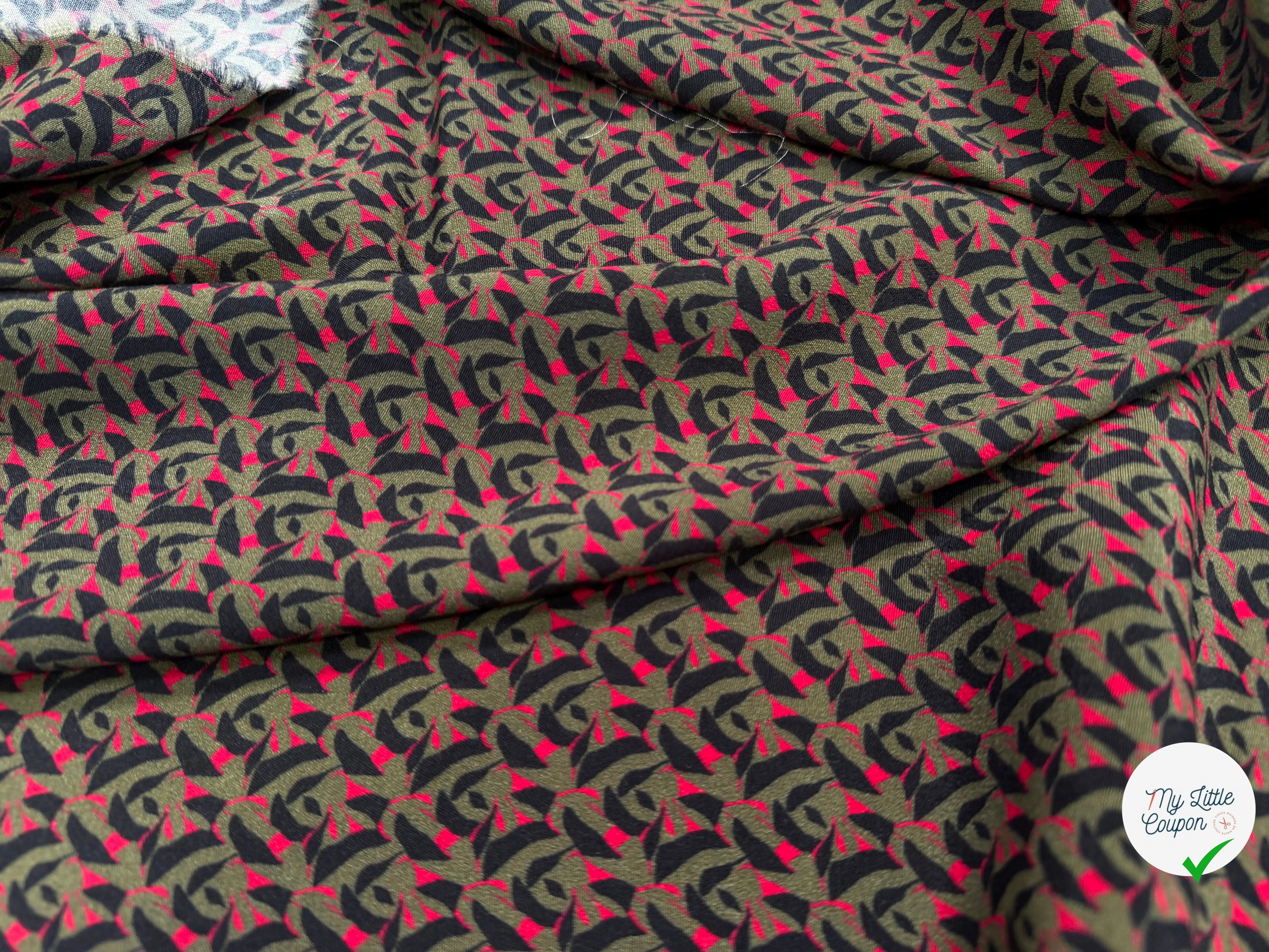 CREPE VISCOSE GÉOMETRIQUE FOND VERT KAKI OLIVE - My Little Coupon