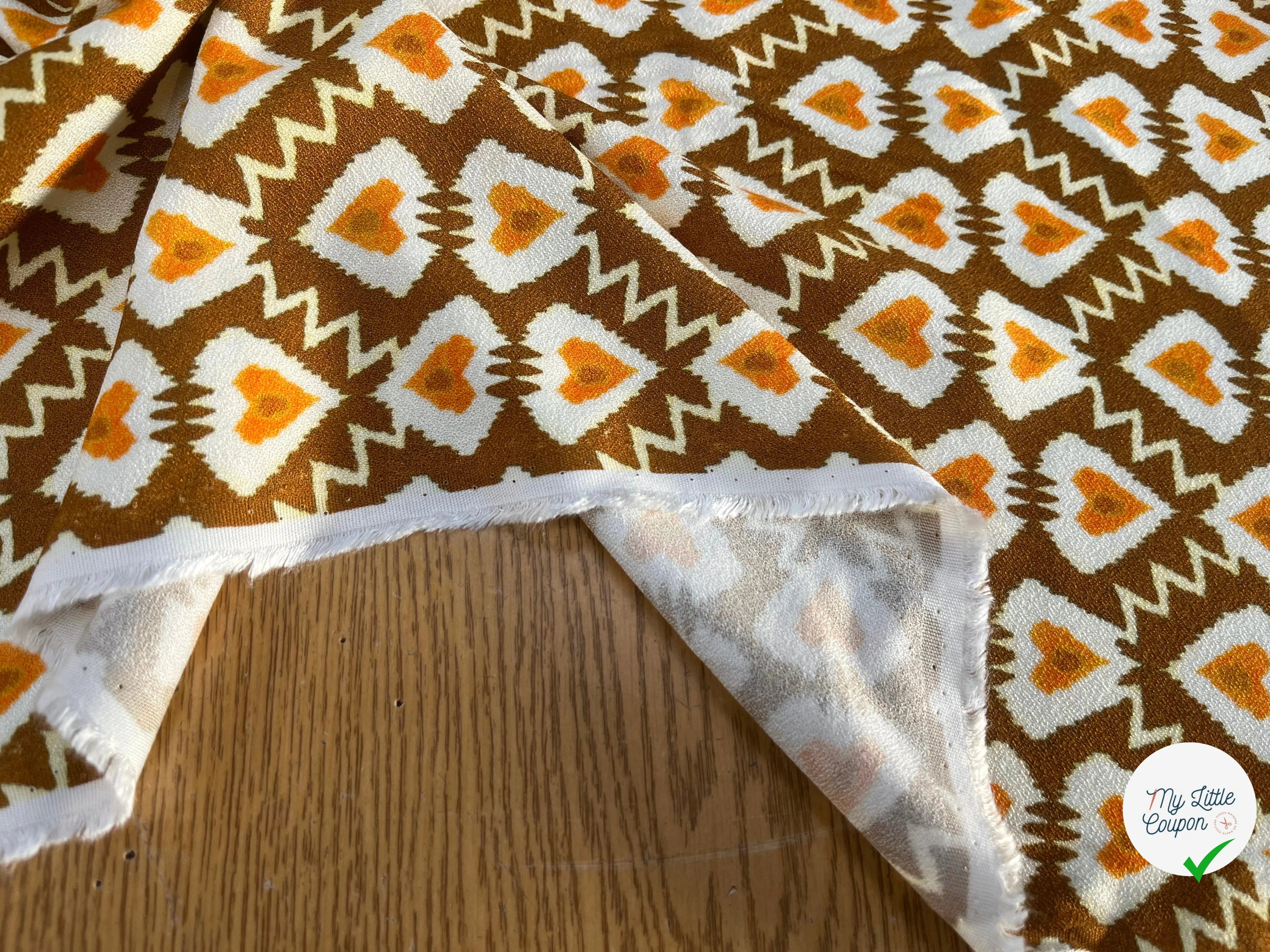 CREPE VISCOSE LOURD FOND MARON MOTIF COEUR - My Little Coupon