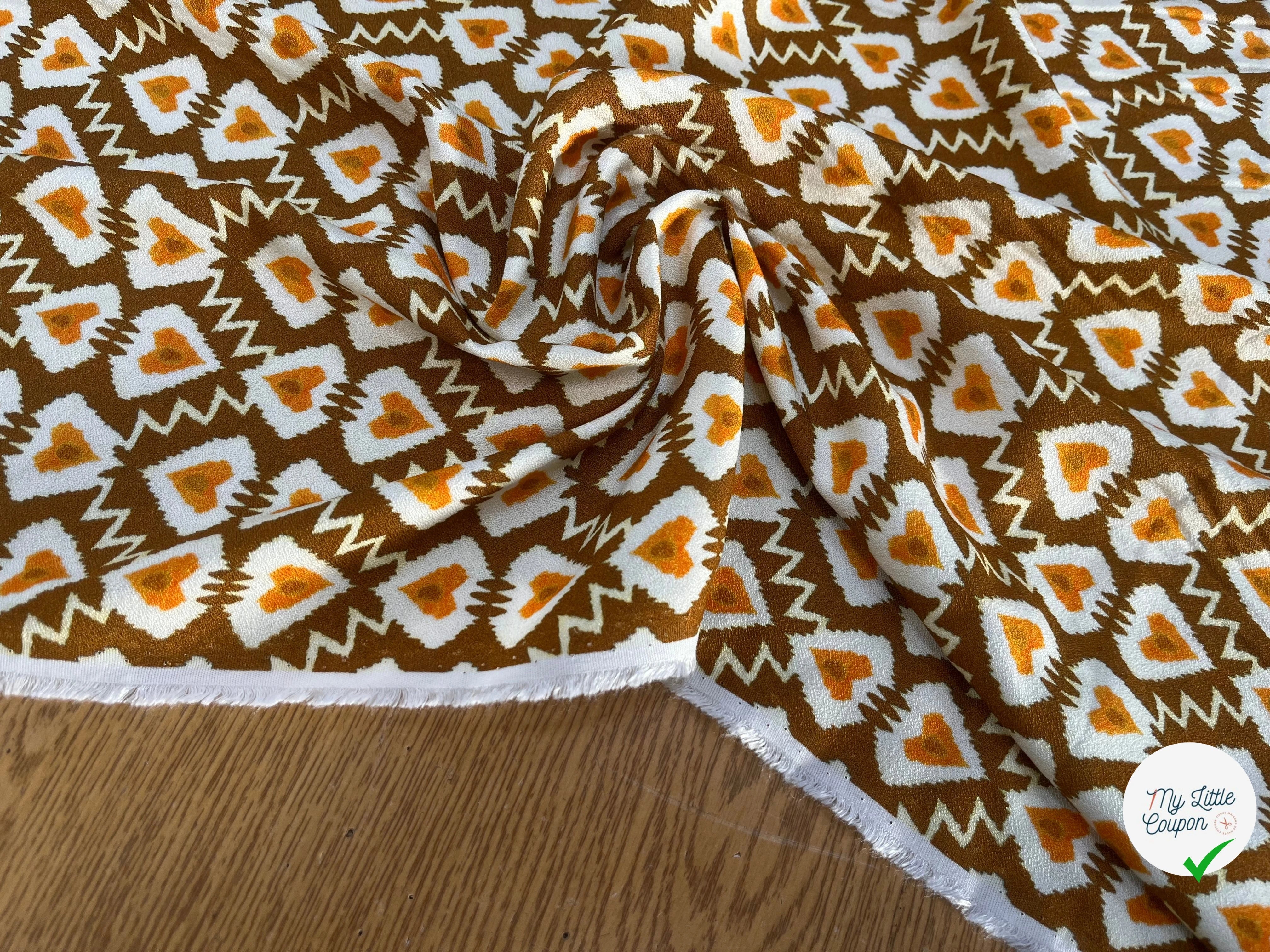 CREPE VISCOSE LOURD FOND MARON MOTIF COEUR - My Little Coupon