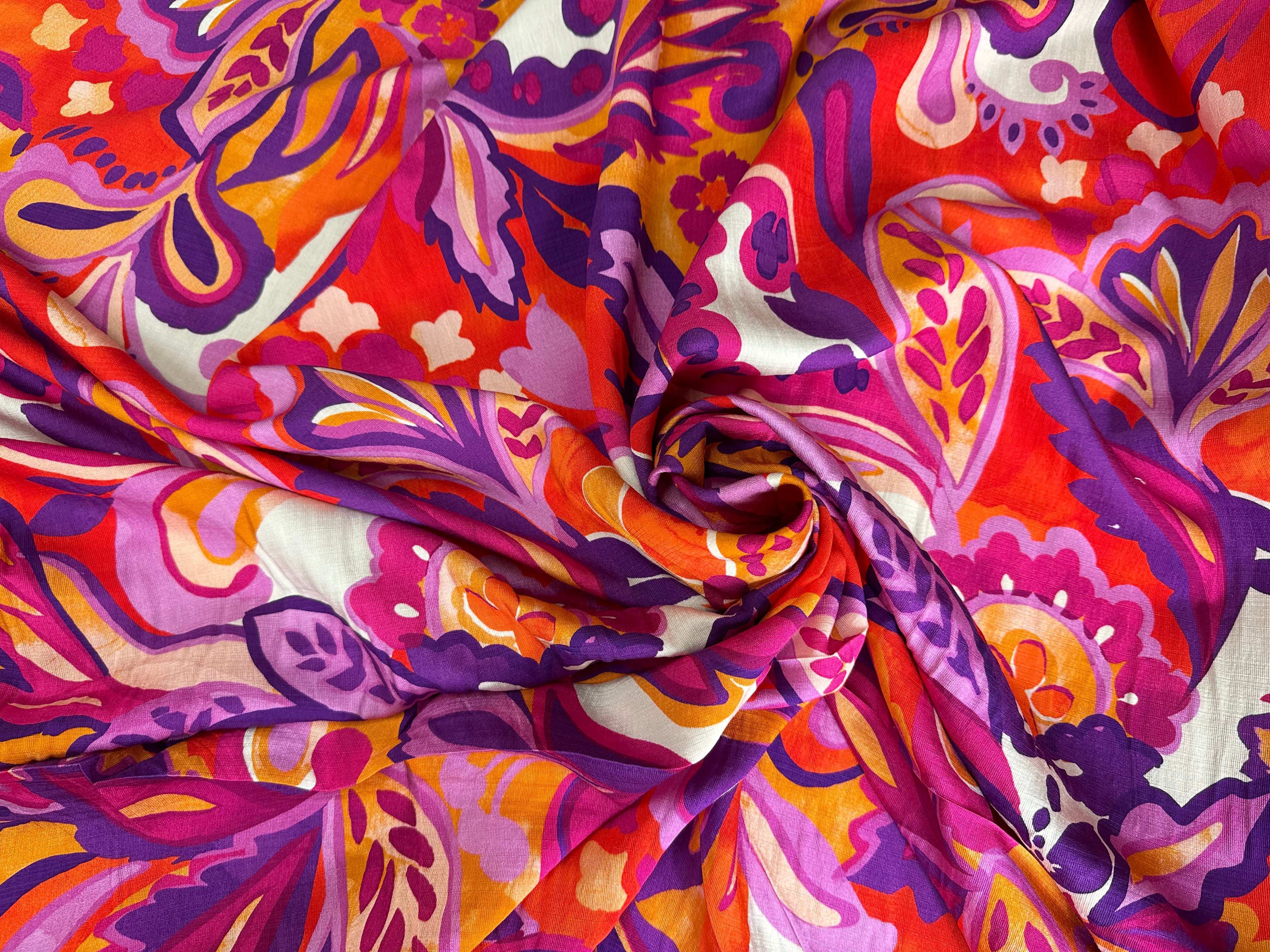 CREPE VISCOSE MELANGÉE SUPERBE FLEURS ENFLAMMÉES - My Little Coupon
