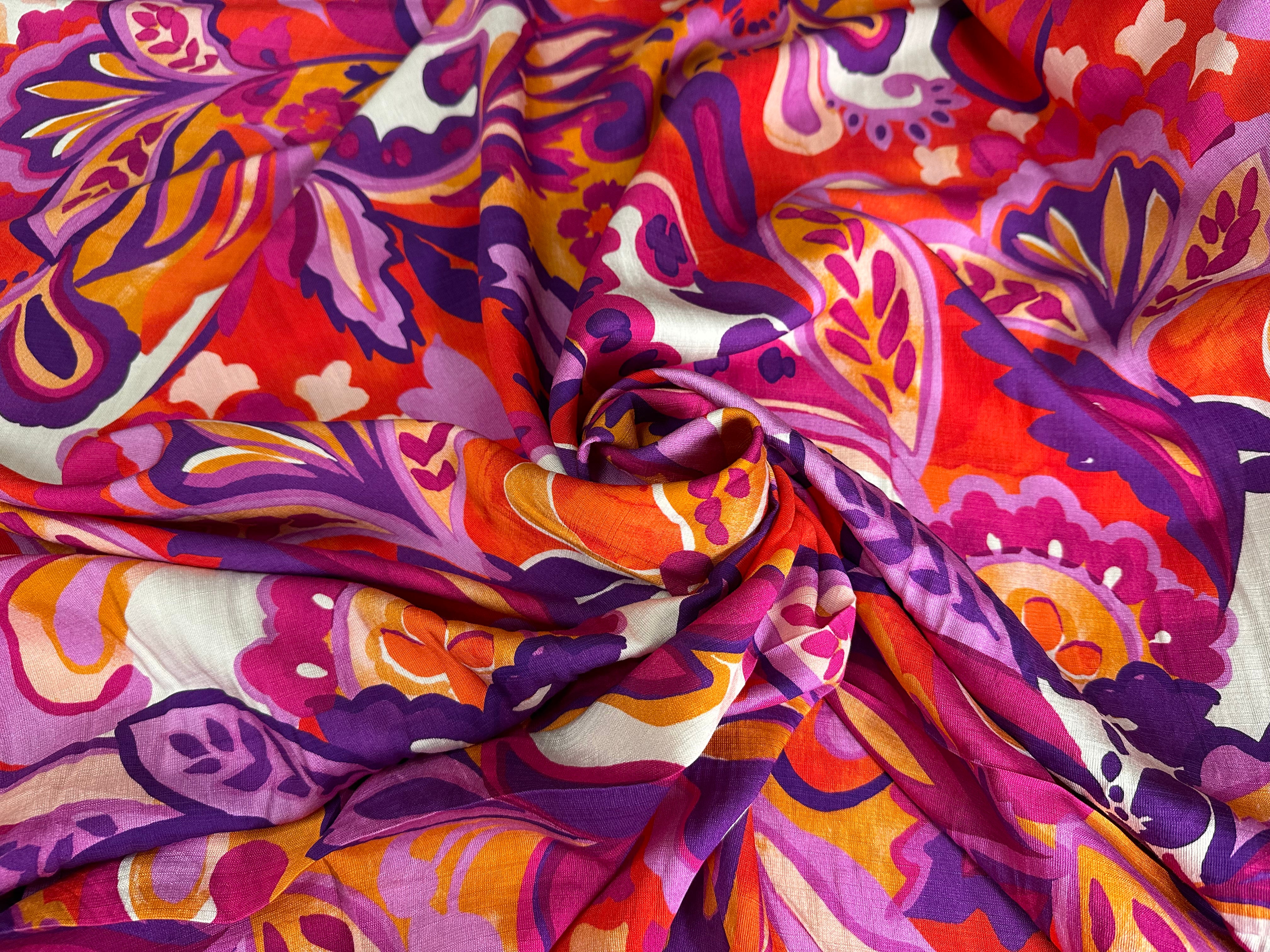 CREPE VISCOSE MELANGÉE SUPERBE FLEURS ENFLAMMÉES - My Little Coupon