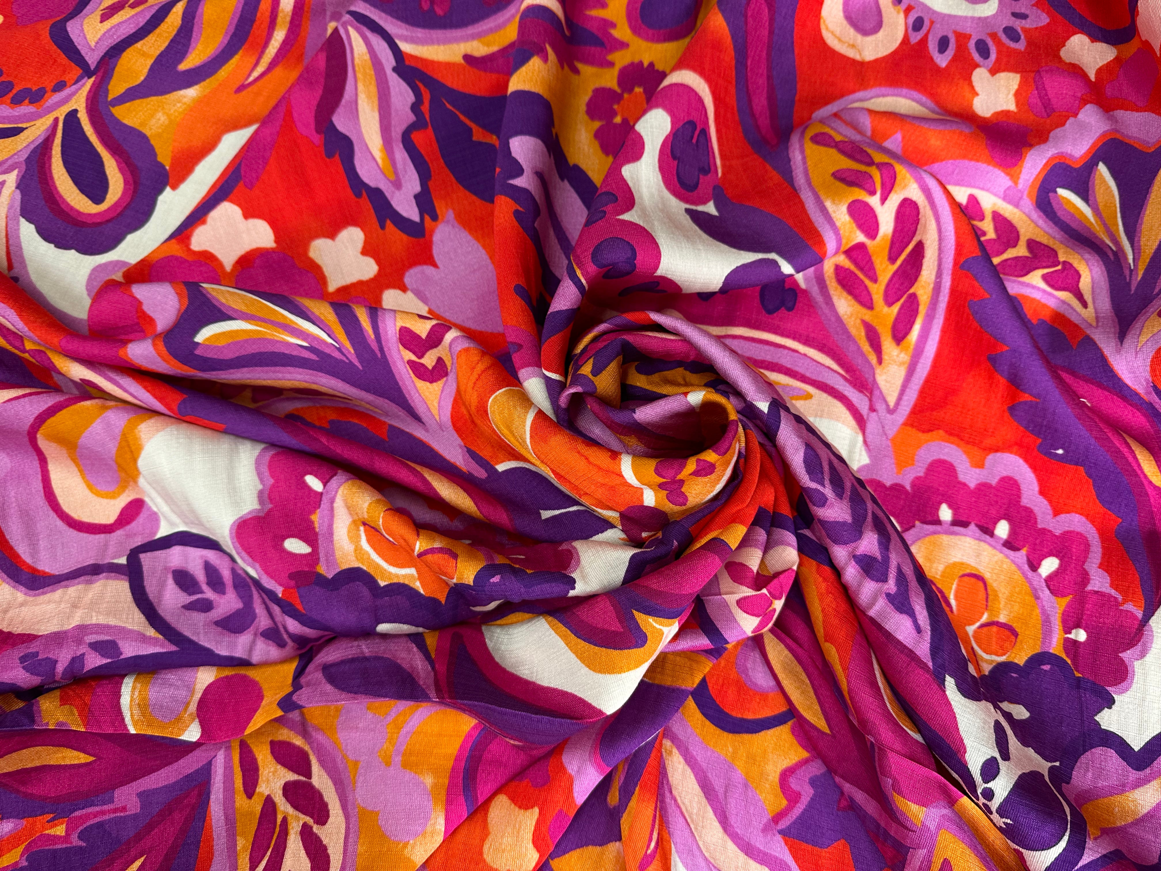 CREPE VISCOSE MELANGÉE SUPERBE FLEURS ENFLAMMÉES - My Little Coupon