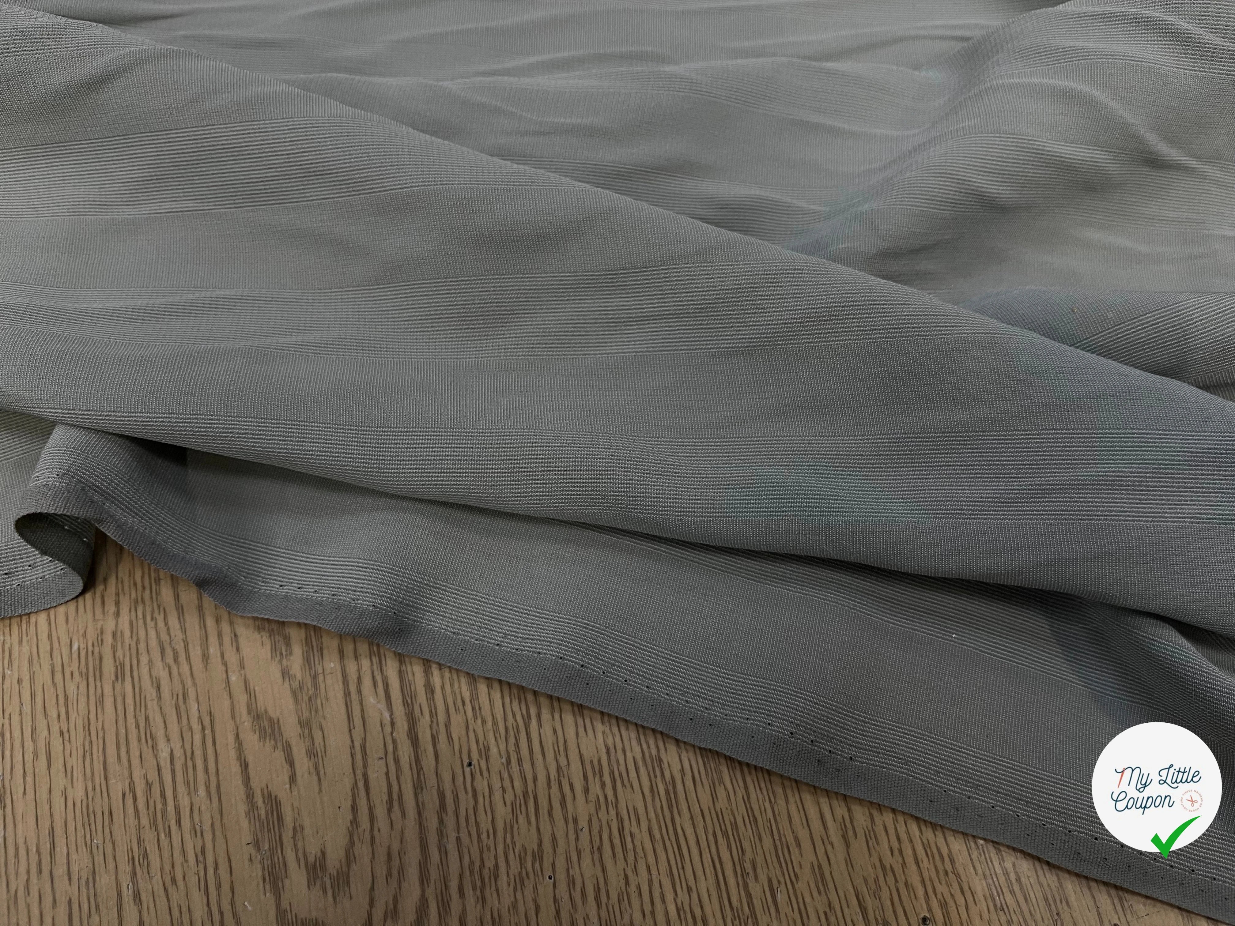 CREPE VISCOSE RAYÉ GRIS - My Little Coupon