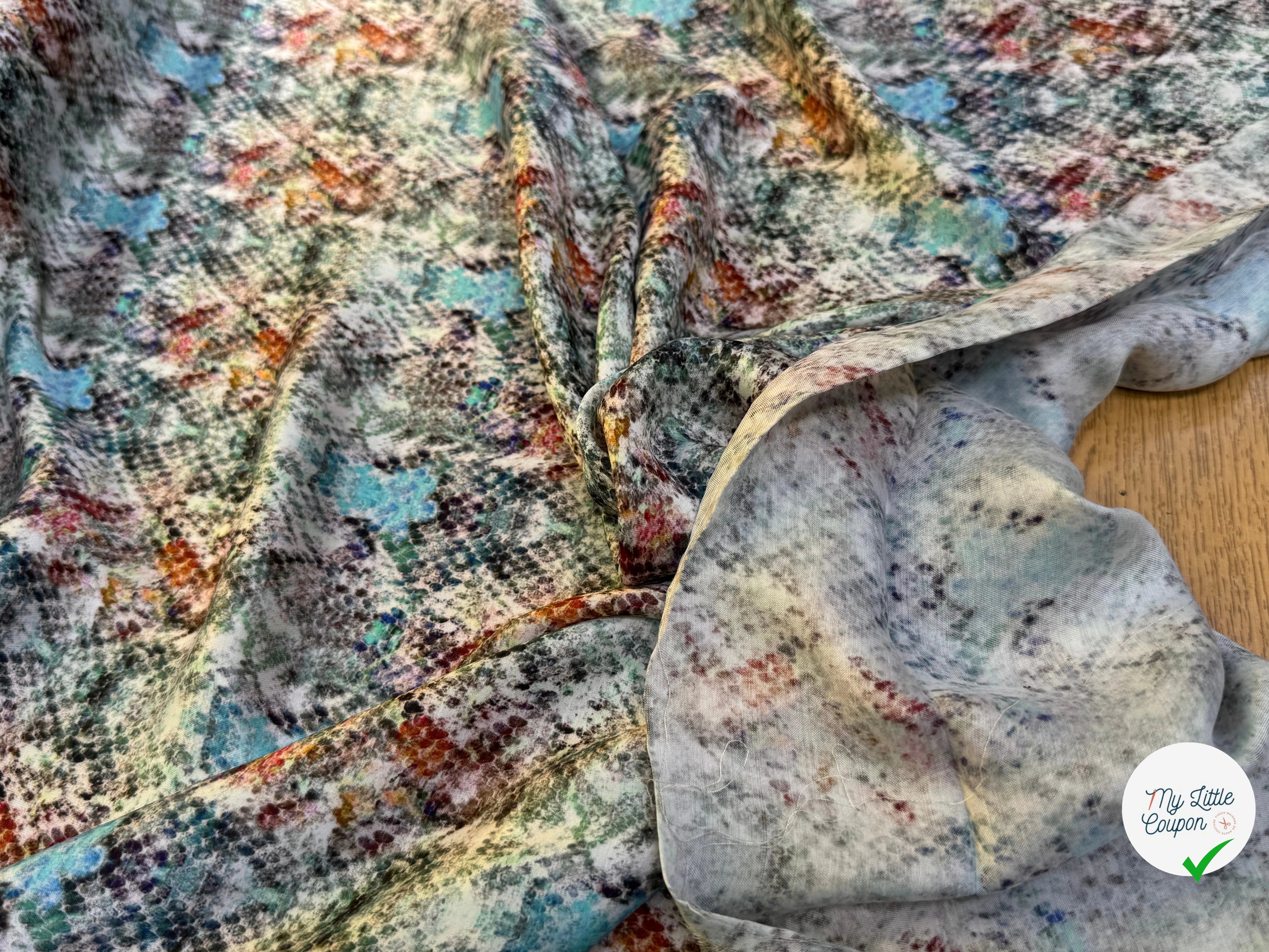 CREPE VISCOSE SATINÉ FLUIDE PYTHON MULTICOLORS - My Little Coupon