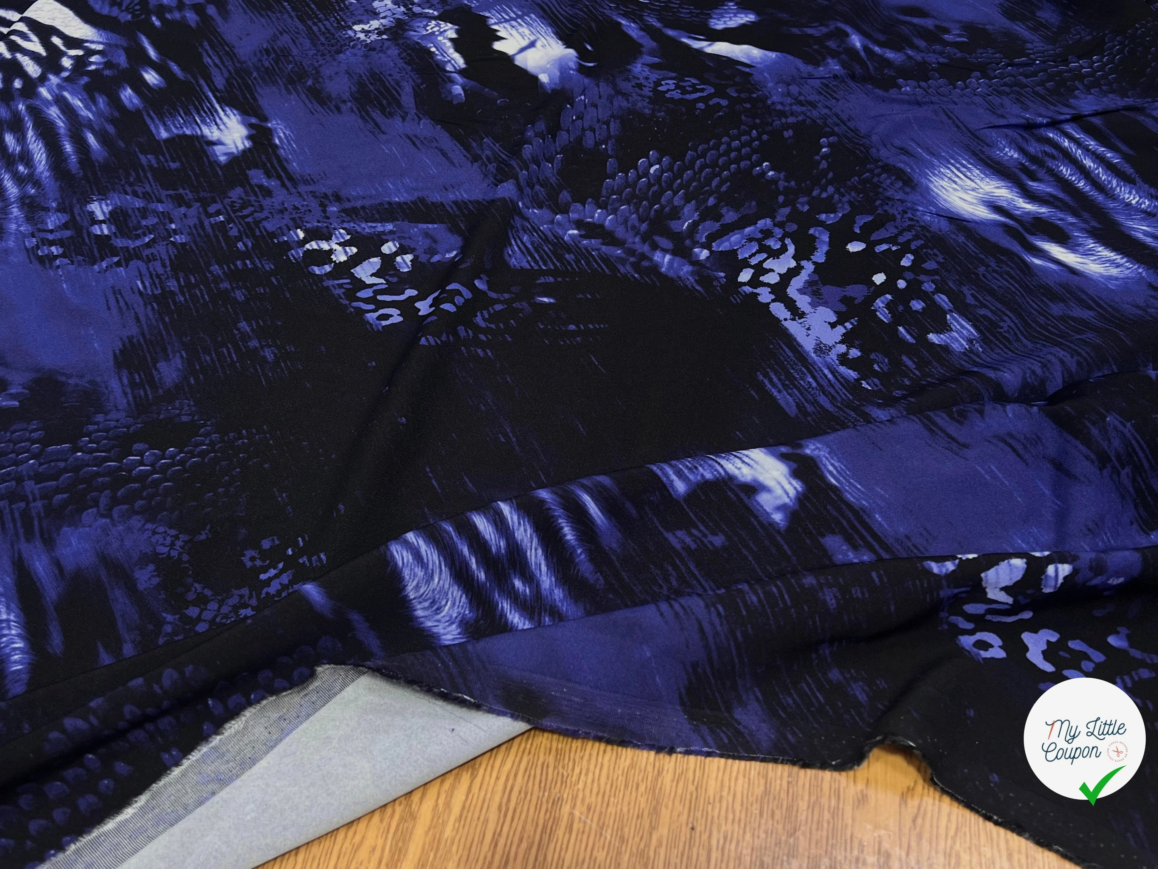CREPE VISCOSE STRETCH OCEAN ABSTRAIT BLEU NOIR - My Little Coupon