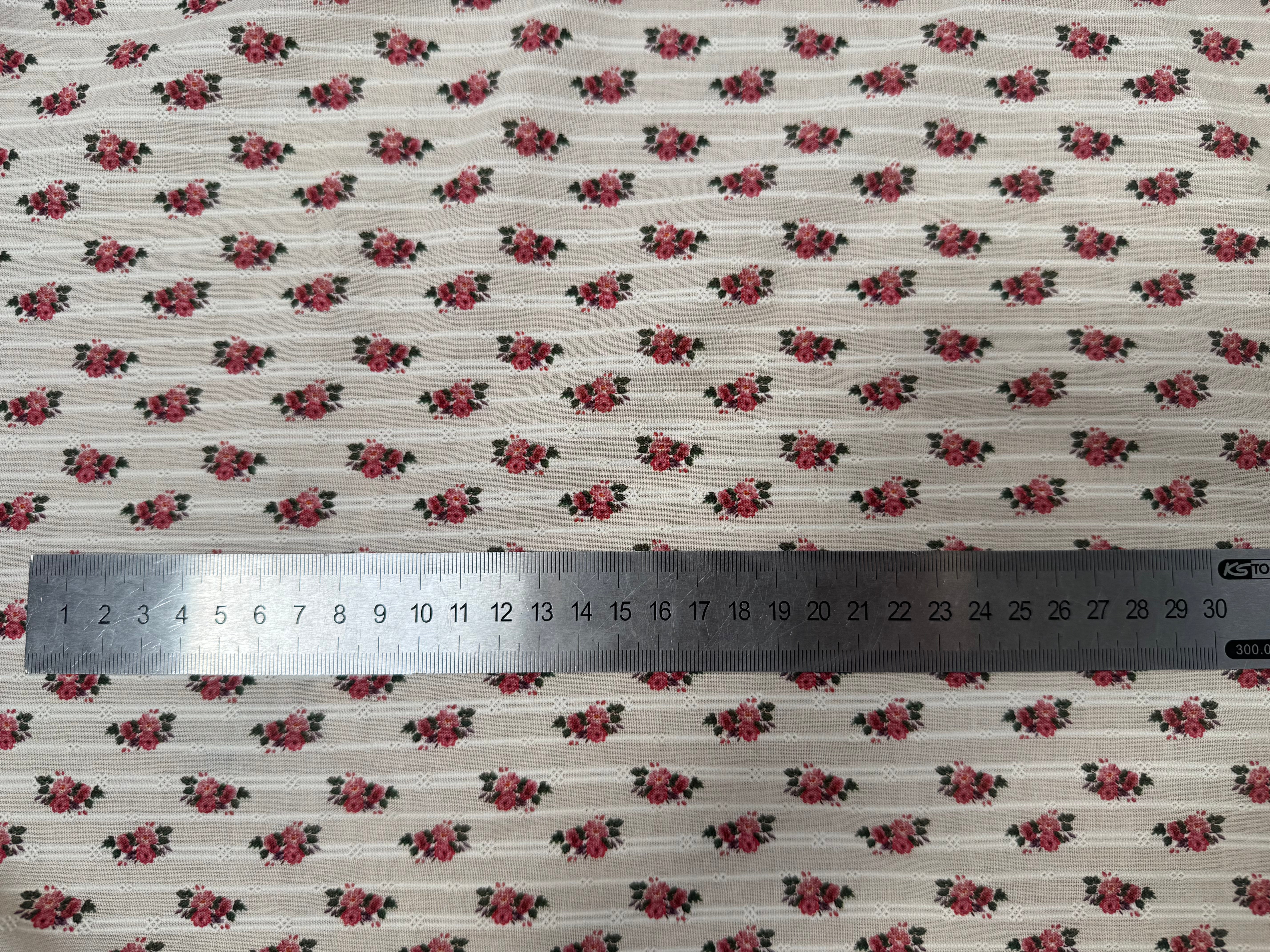 BRODERIE ANGLAISE IMPRIMÉE FOND CRÈME PETITES FLEURS ROSE - My Little Coupon