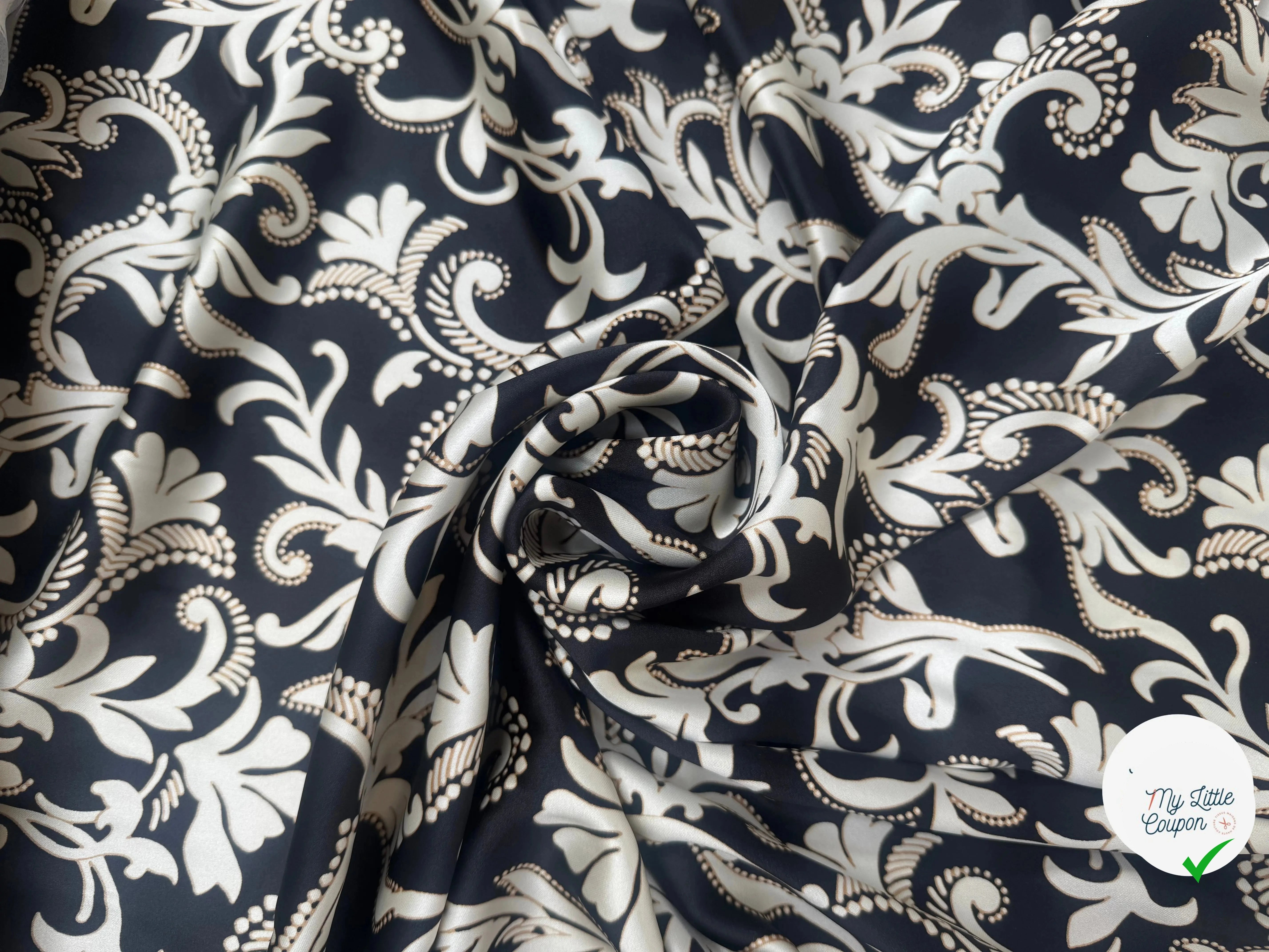 CRÊPE LEGEREMENT SATINÉ FLEURS BAROQUE SUR FOND NOIR - My Little Coupon