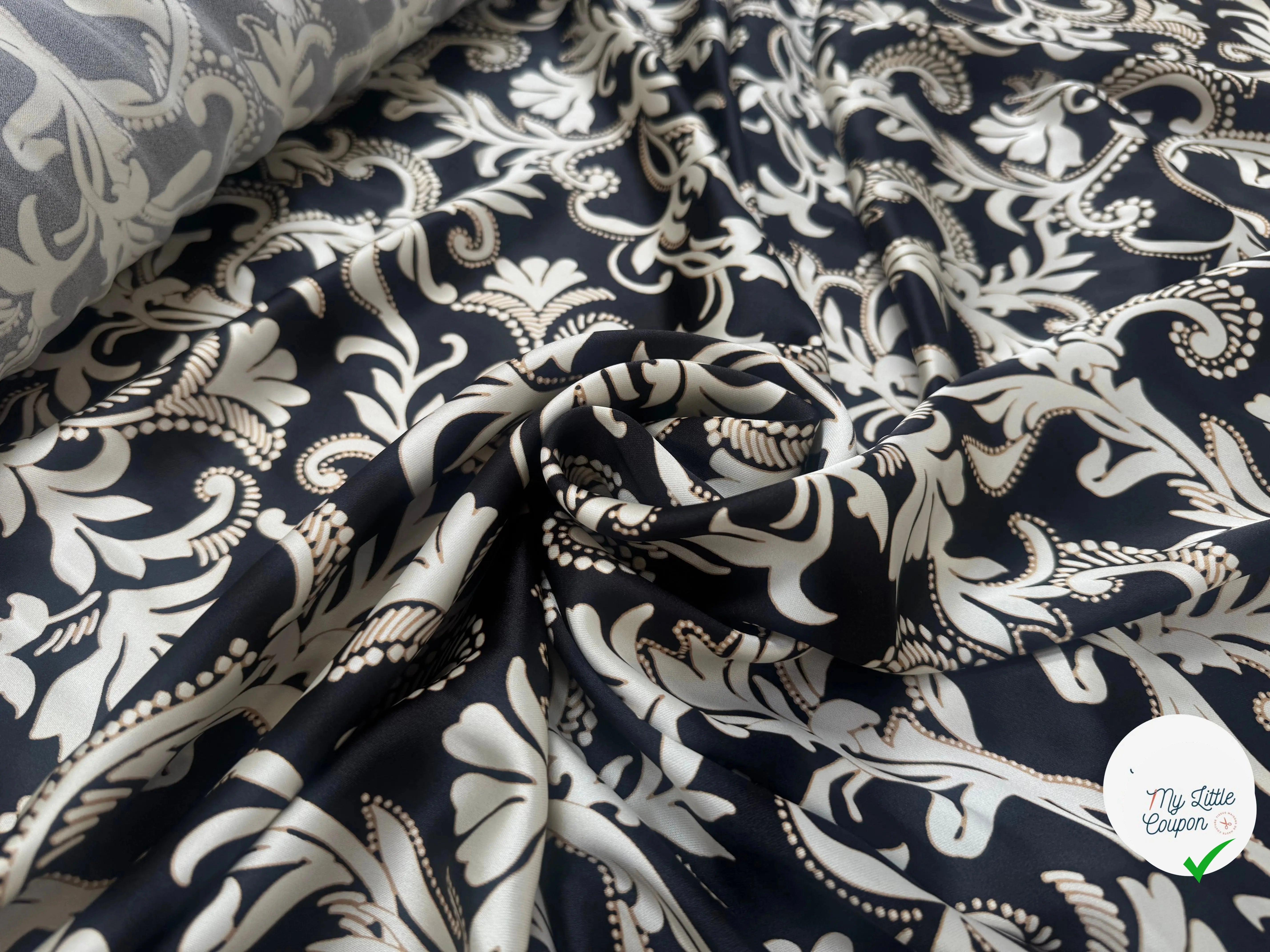 CRÊPE LEGEREMENT SATINÉ FLEURS BAROQUE SUR FOND NOIR - My Little Coupon
