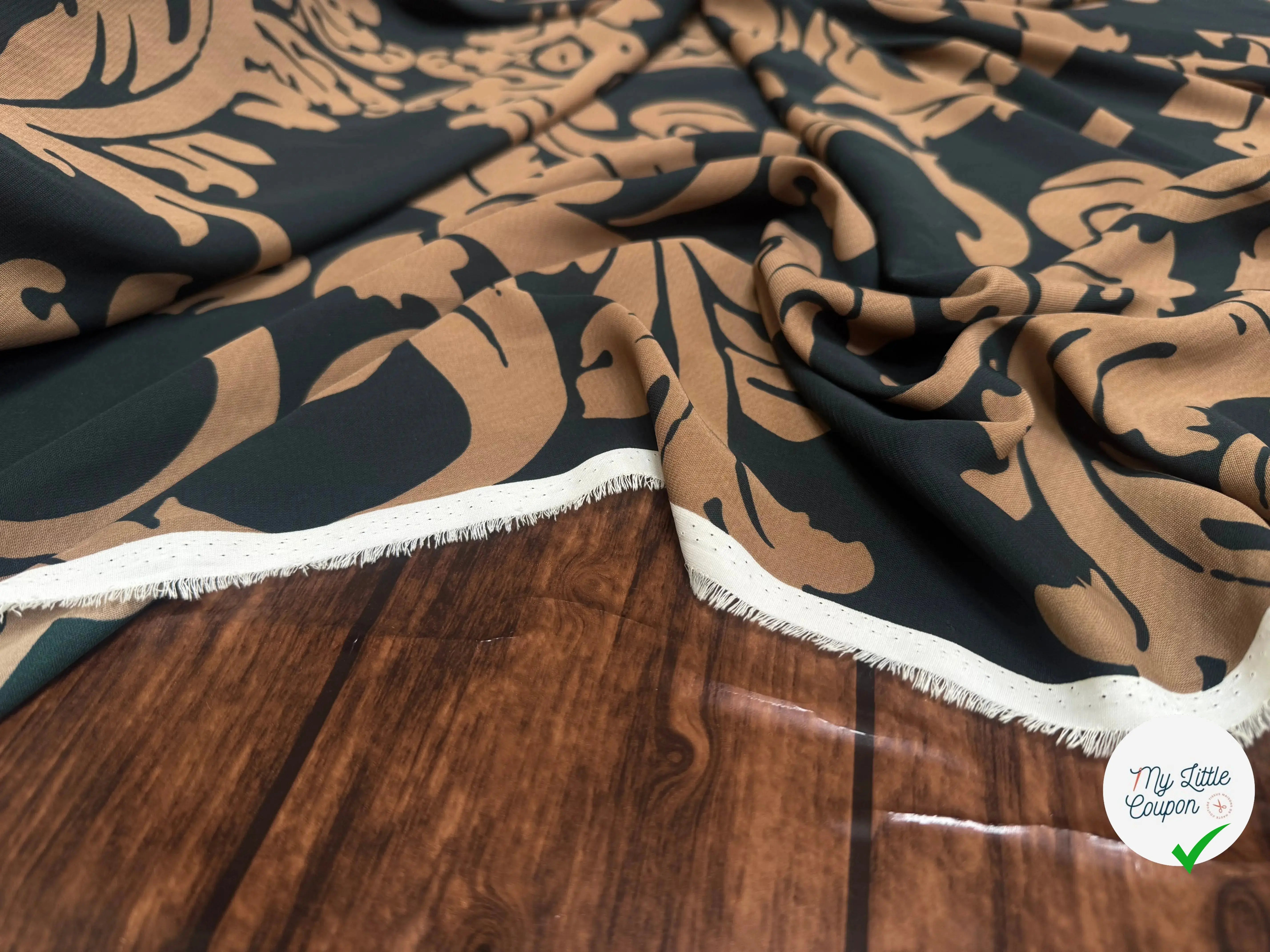 CRÊPE POLYESTER MOTIF FEUILLAGE VERT ET MARRON - My Little Coupon