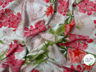 CREPE SATINÉ FOND BLANC MOTIF FLEURS ROSE ET FEUILLES VERTE - My Little Coupon