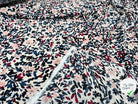 CREPE VISCOSE IMPRIMÉ ROUGE BLEU FOND BEIGE - My Little Coupon