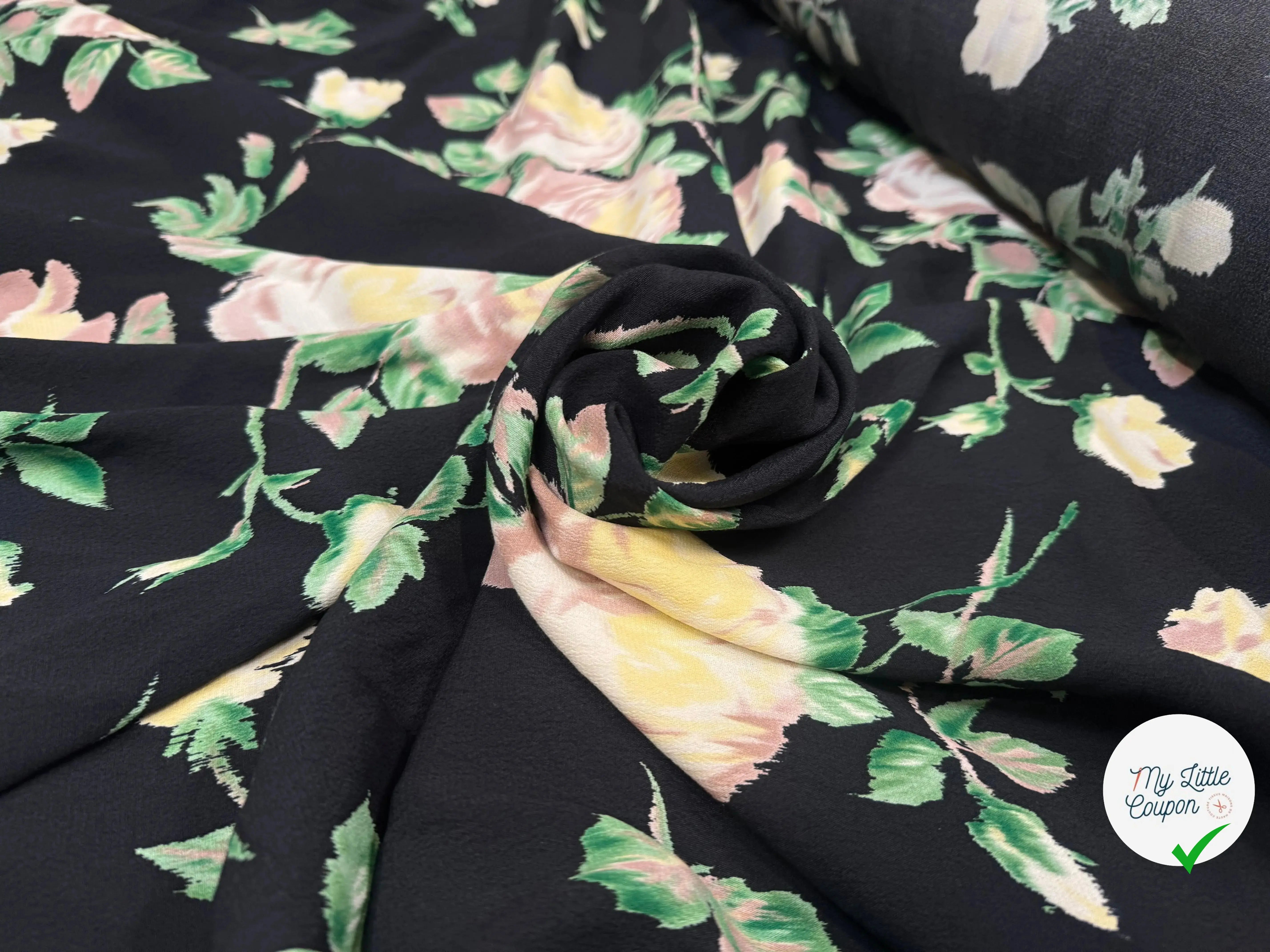 CRÊPE VISCOSE IMPRIMÉE FLEURIE ROSE PÂLE ET VERT - My Little Coupon