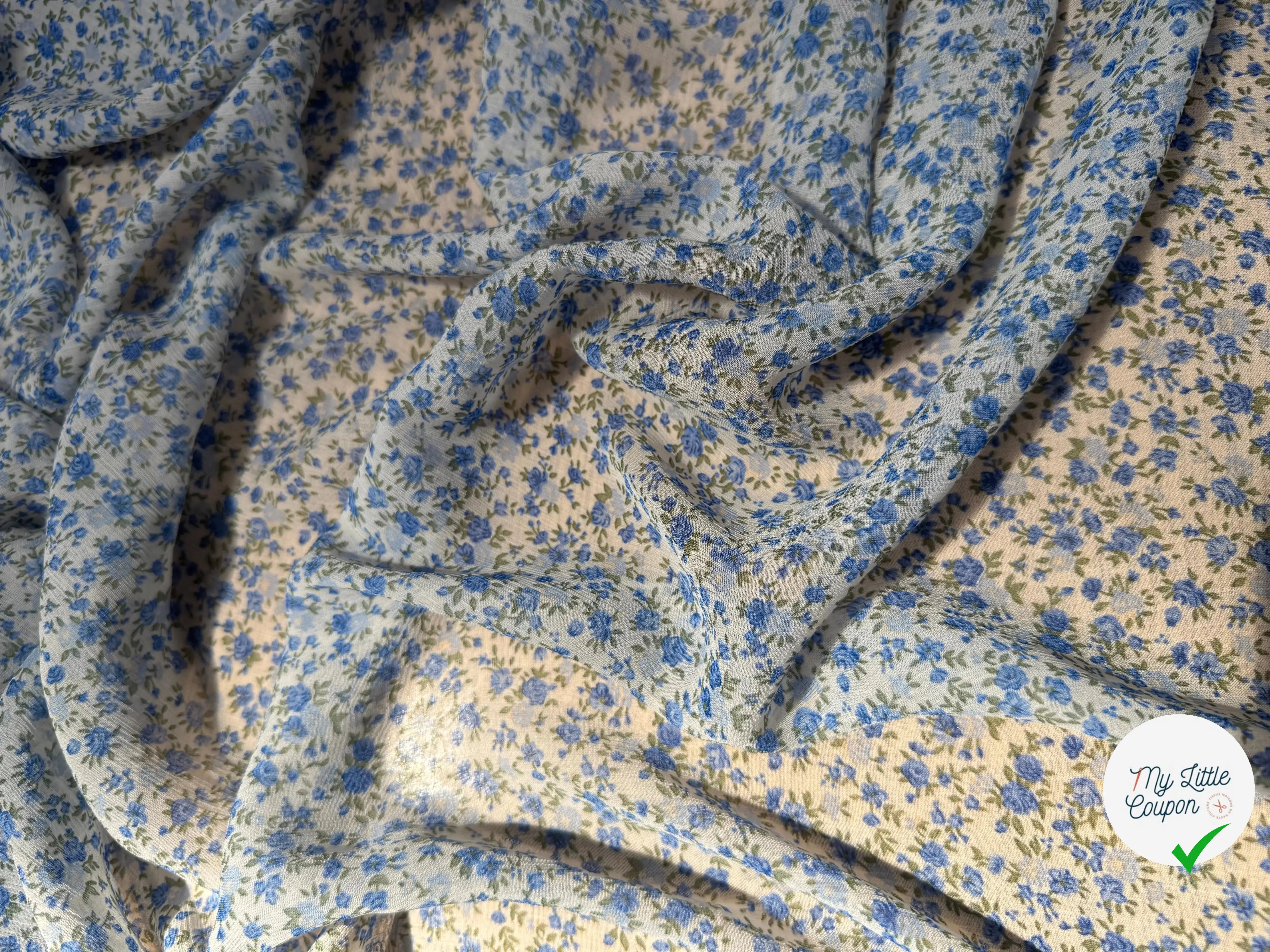 CREPON VISCOSE RECYCLÉ FOND BLANC MOTIFS FLEURS BLEU PRINTEMPS - My Little Coupon