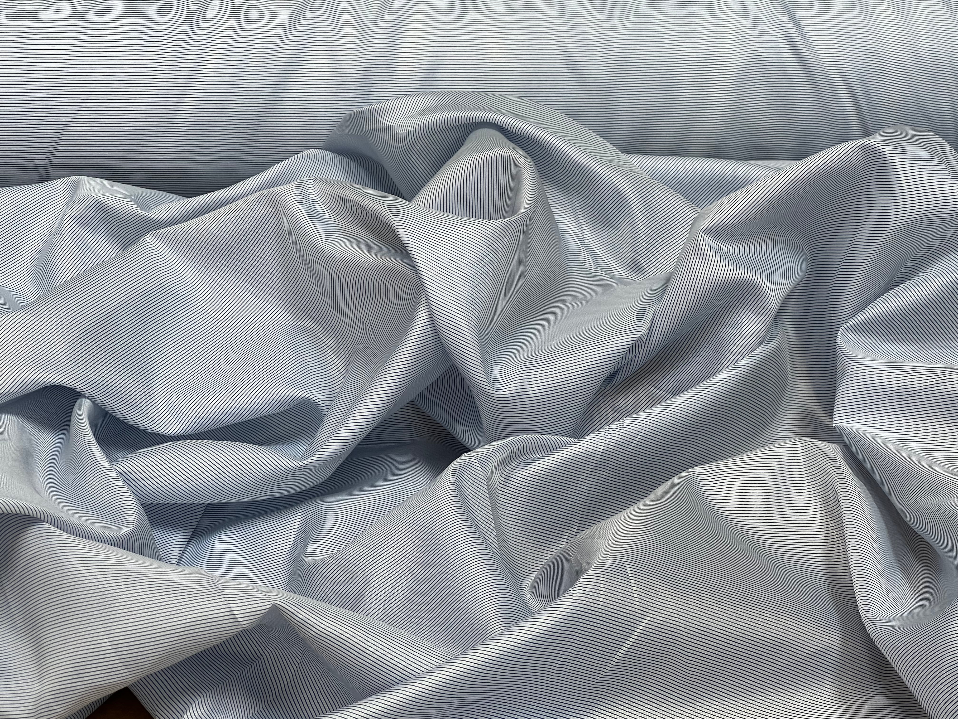 (Chute) DOUBLURE SATIN BLEU CIEL FINES RAYURES BLEU MOYEN - My Little Coupon