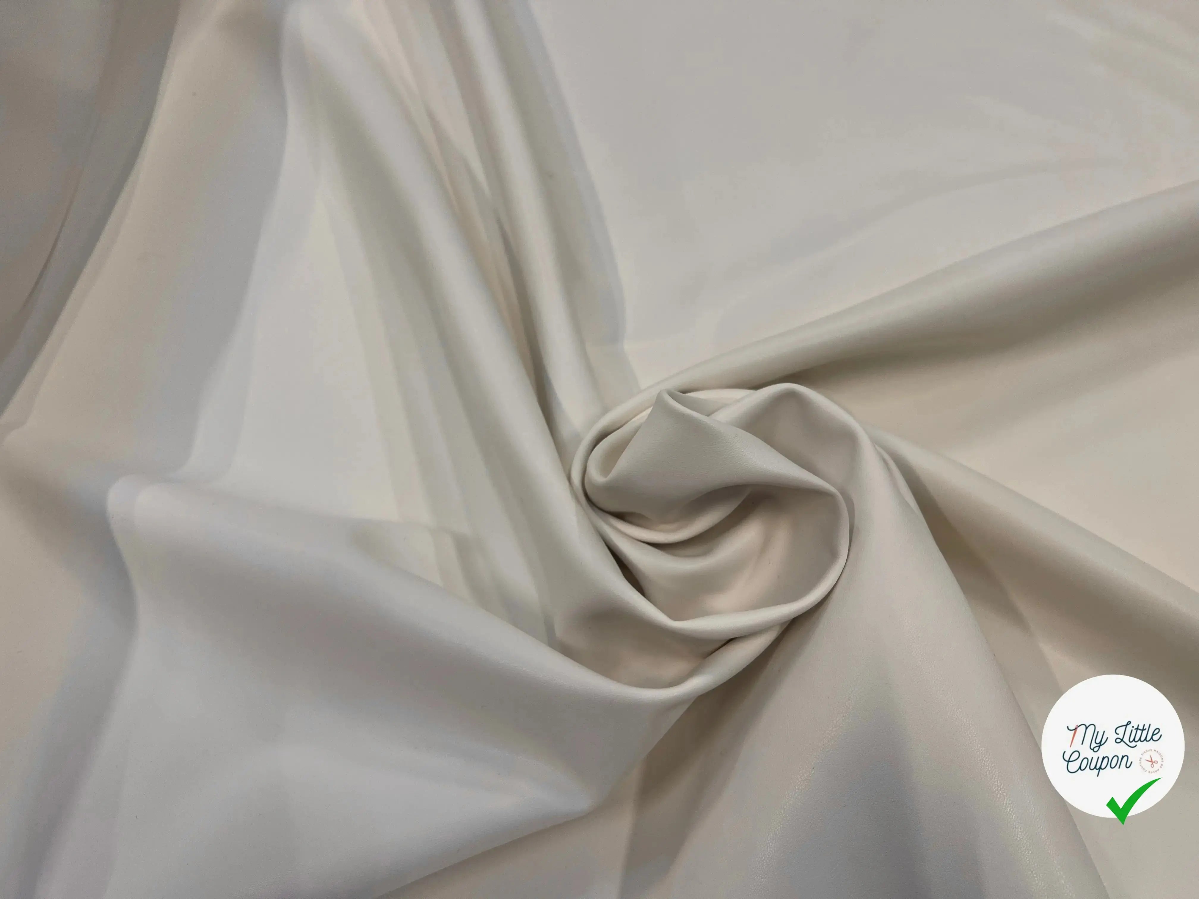 FAUX CUIR BLANC LUMINEUX COUTURE MLC INTERN
