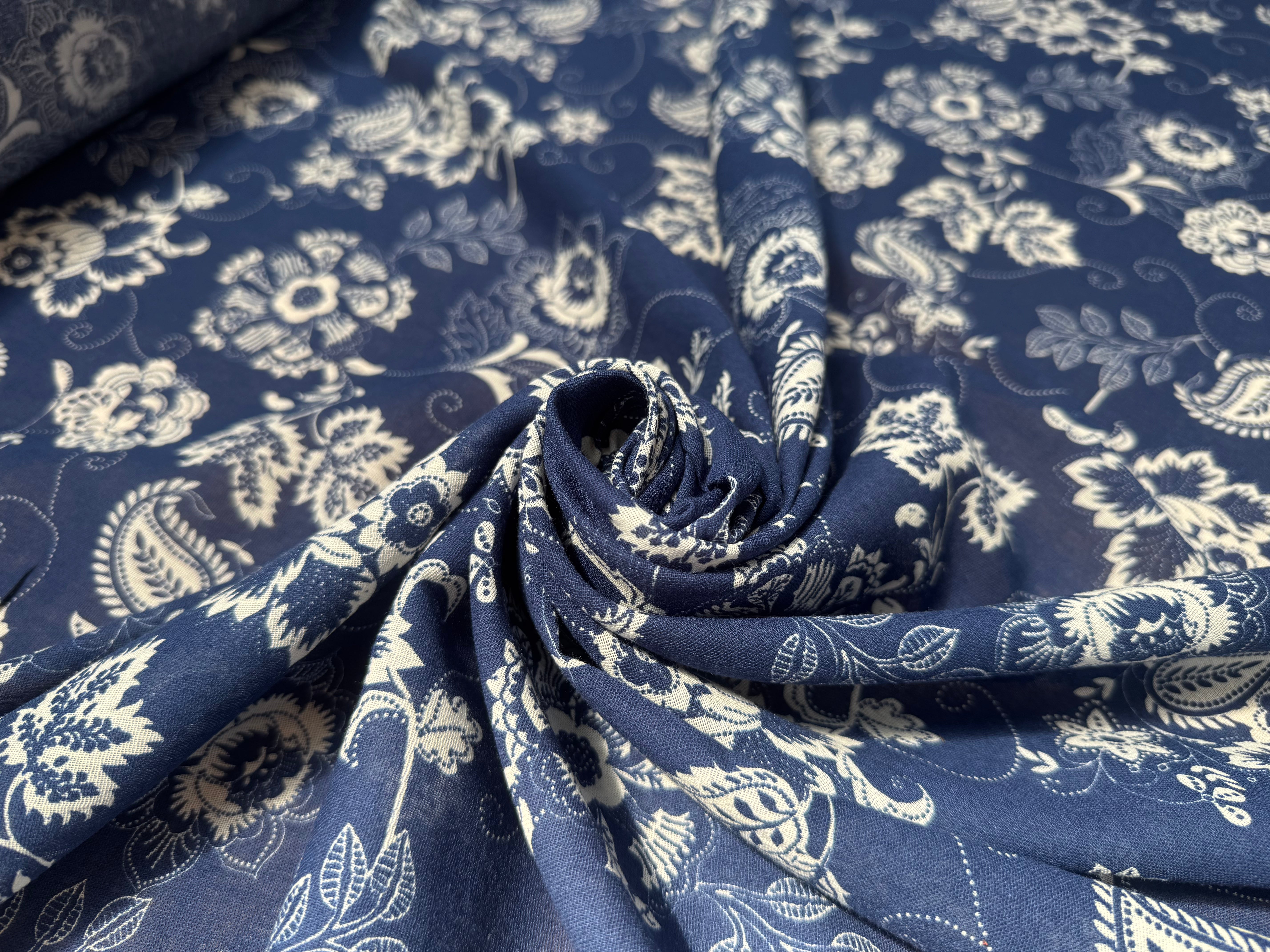 GAZE DE COTON FOND BLEU MOTIFS BLANC - My Little Coupon