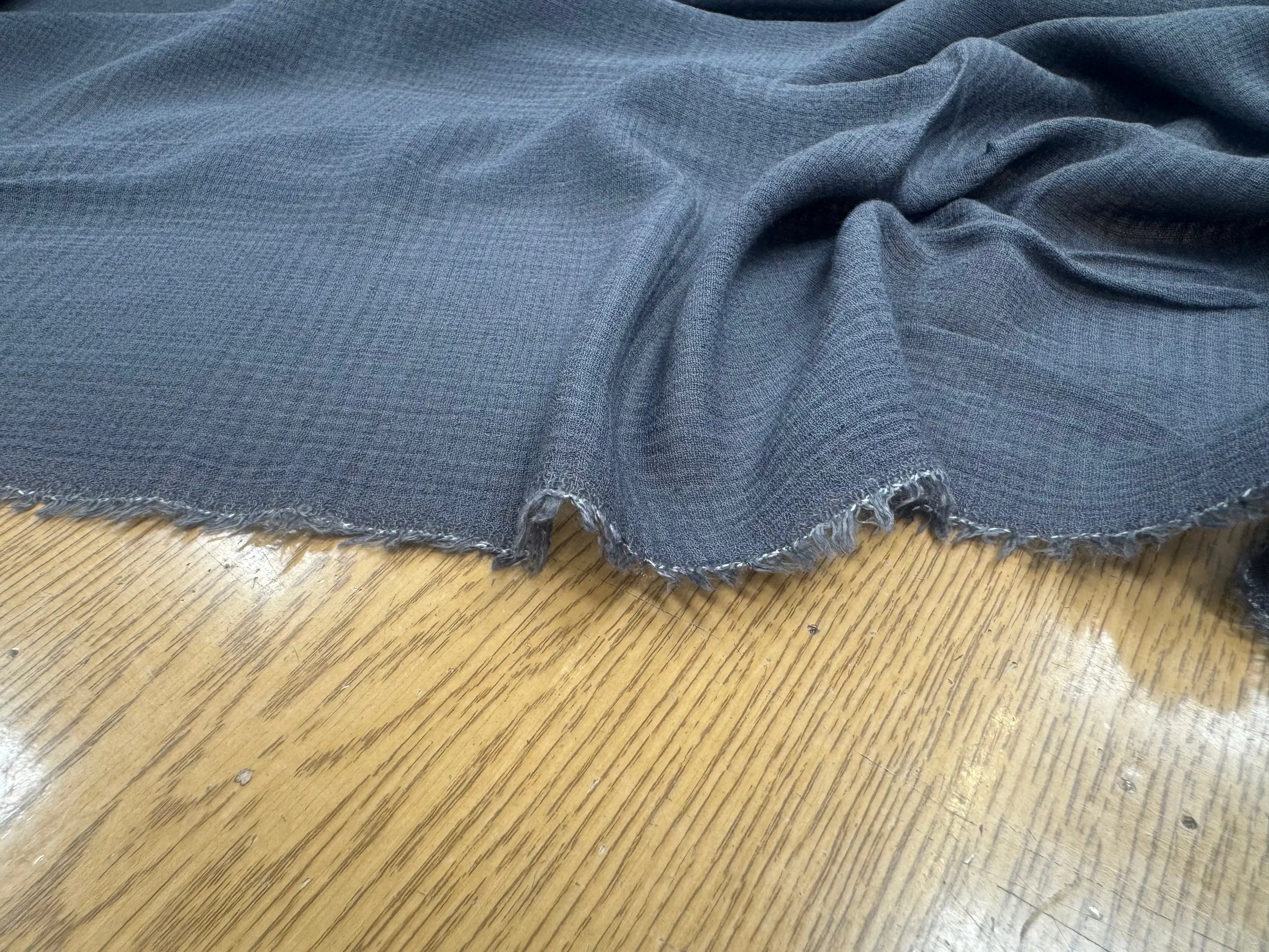 GAZE DE COTON SOIE GRIS SOURIS MOTIFS CARREAUX TONS SUR TONS - My Little Coupon