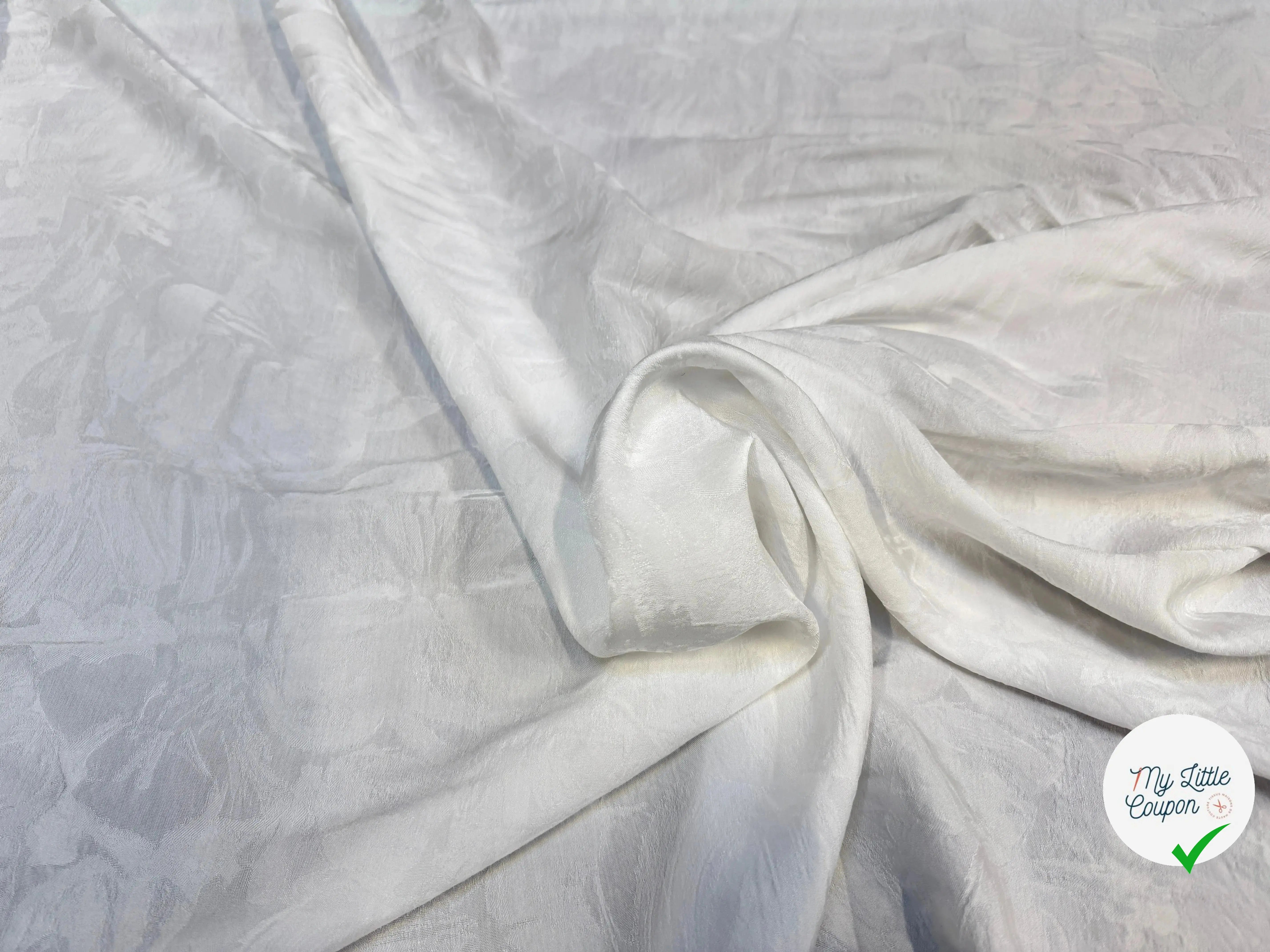 JACQUARD VISCOSE BLANC MOTIFS FABRICATION PRATO - My Little Coupon