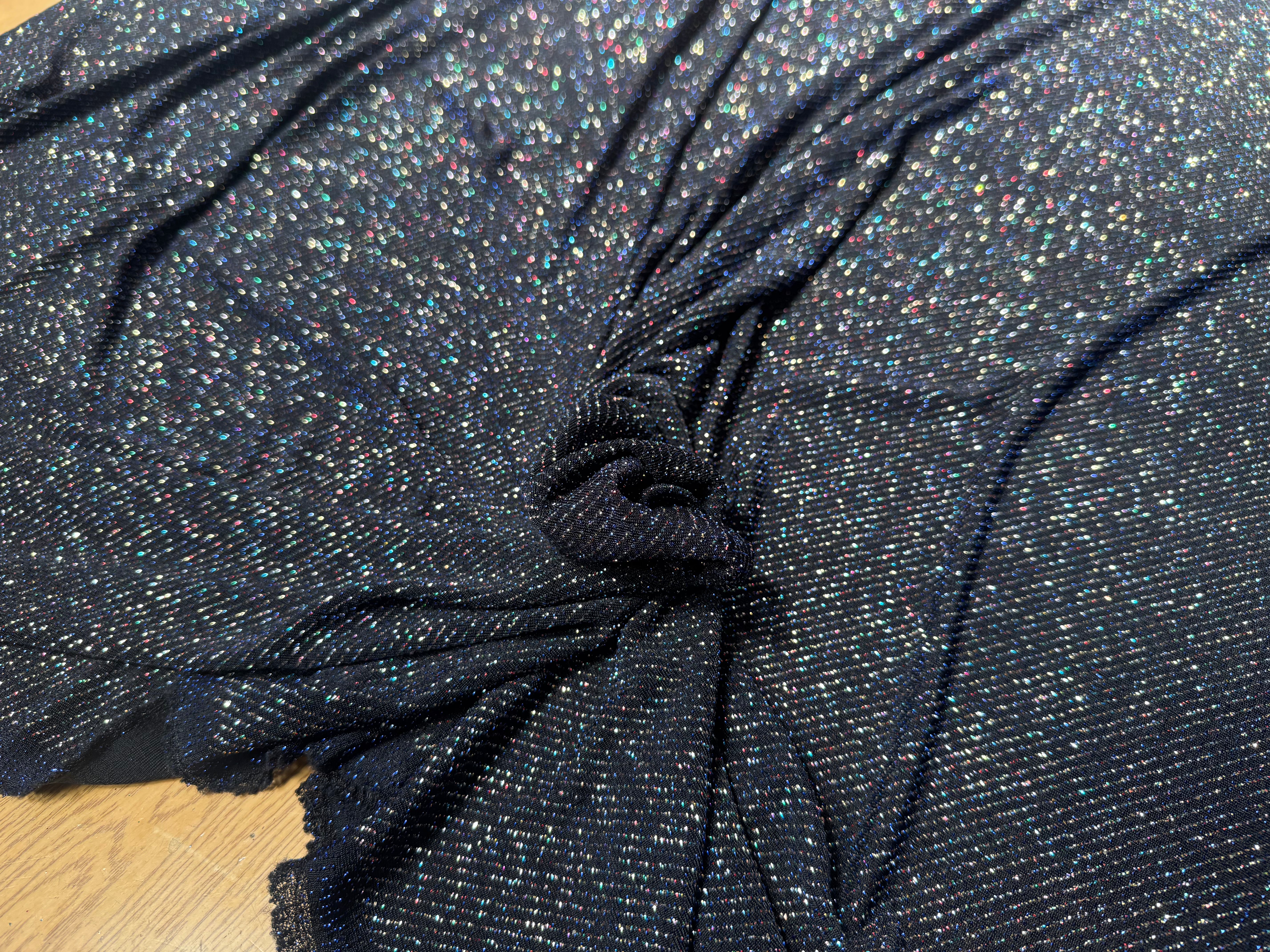 MAILLE ULTRA STRETCH ET FESTIVE FOND NOIR PAILLETTES VIOLETTE - My Little Coupon