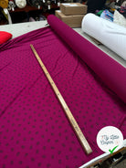 MOLLETON LÉGER VISCOSE STRIÉ AUBERGINE FUCHSIA PETITES FLEURS - My Little Coupon