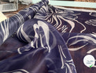 ORGANZA DE SOIE IMPRIMÉ GRAPHIQUE FONC MARINE - My Little Coupon