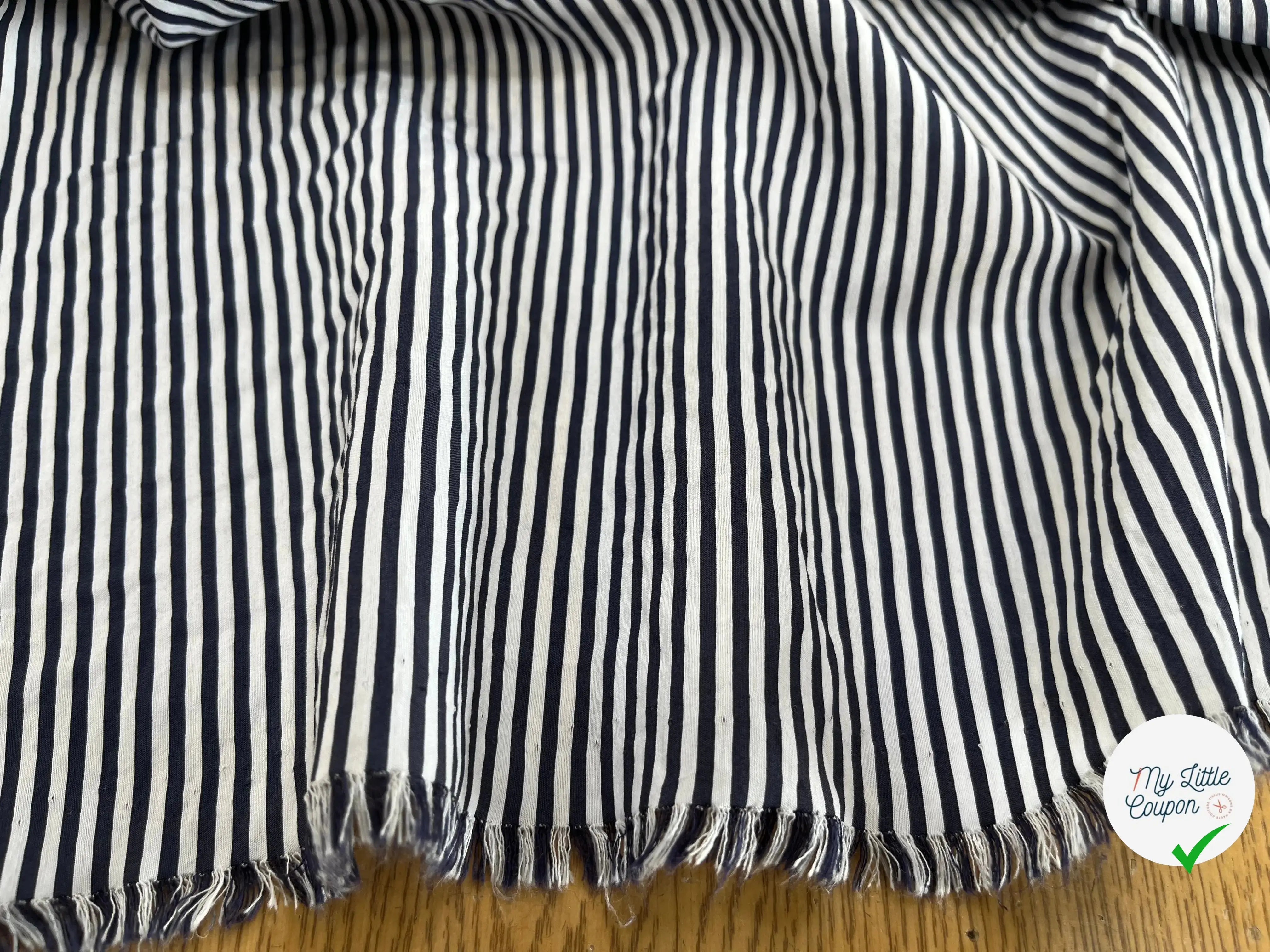 POPELINE TISSU CHEMISE À RAYURE BLEU FONCÉ BLANC UN PEU STRETCH - My Little Coupon