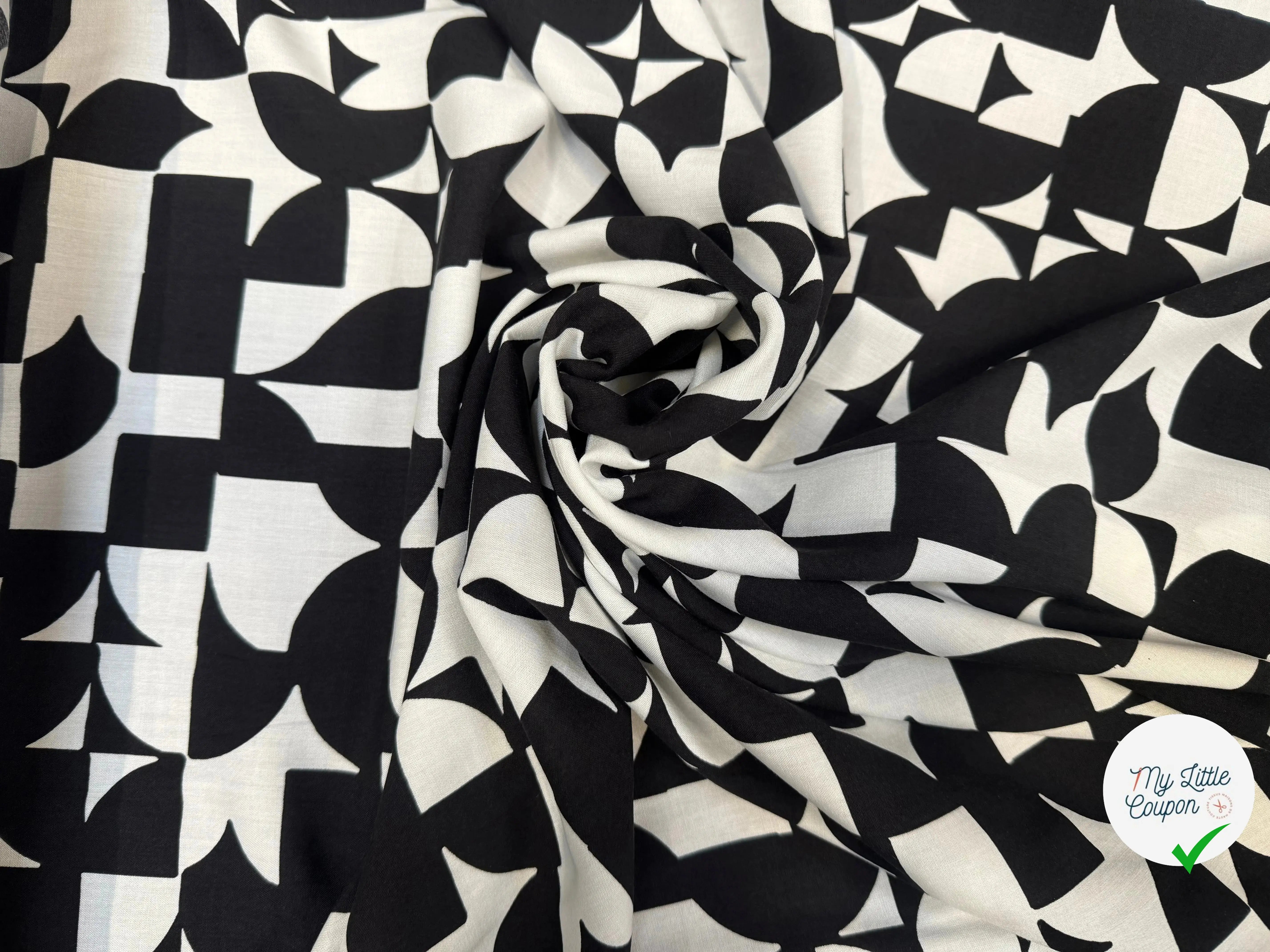 POPELINE VISCOSE NOIRE IMPRIMEE MOTIFS GÉOMÉTRIQUES - My Little Coupon
