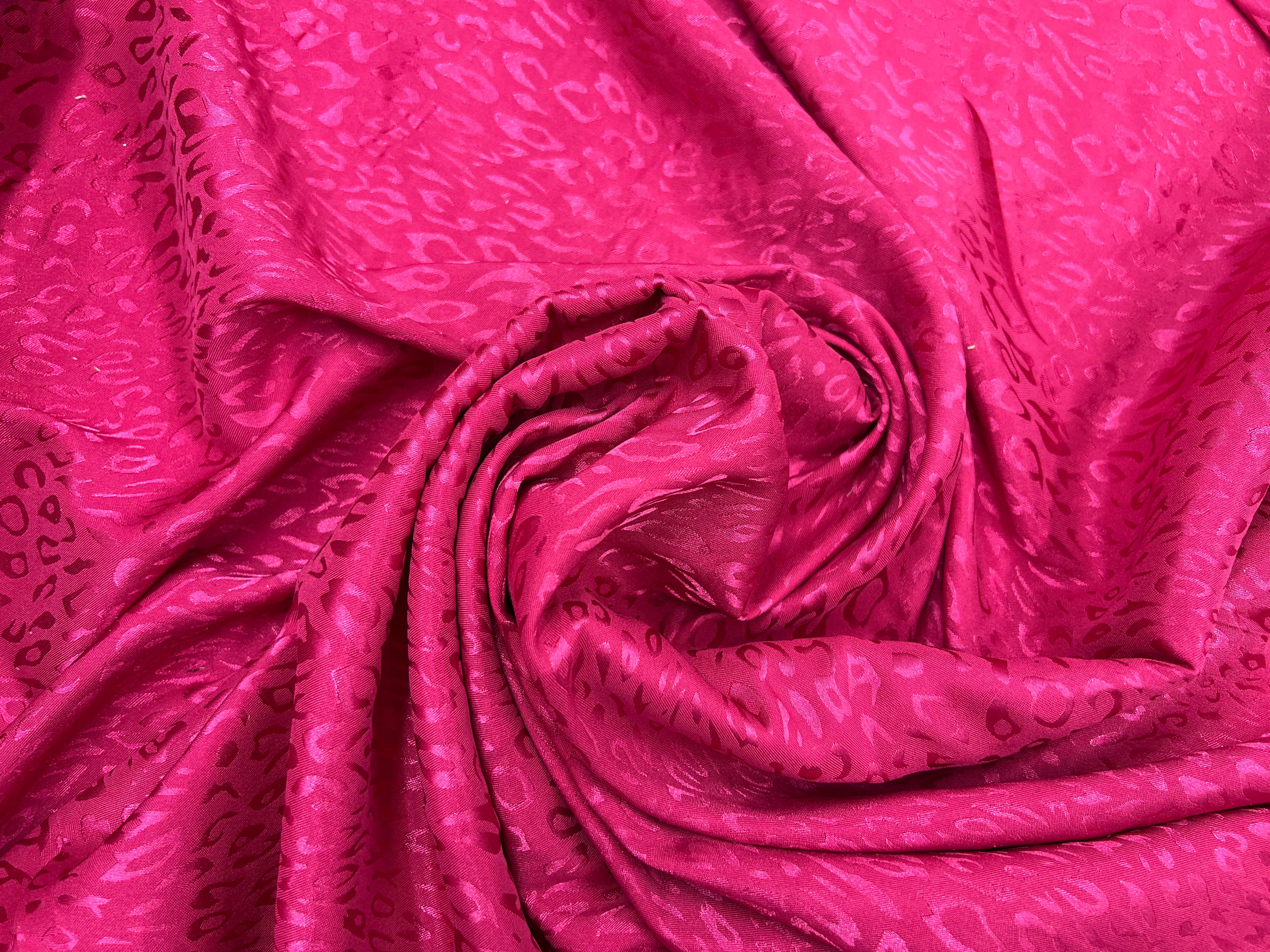 SATIN JACQUARD LÉOPARD FRAMBOISE MLC INTERN