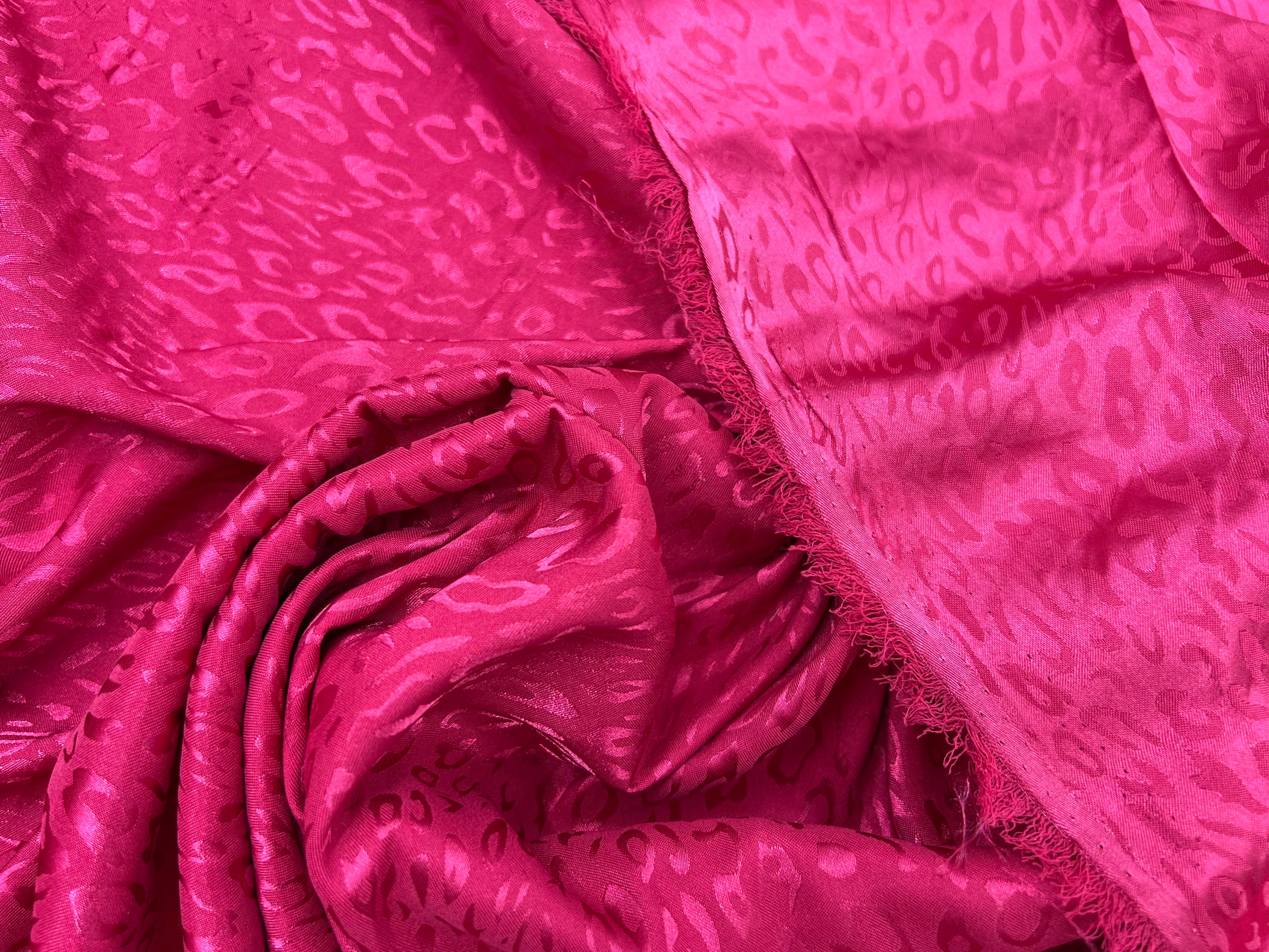 SATIN JACQUARD LÉOPARD FRAMBOISE MLC INTERN