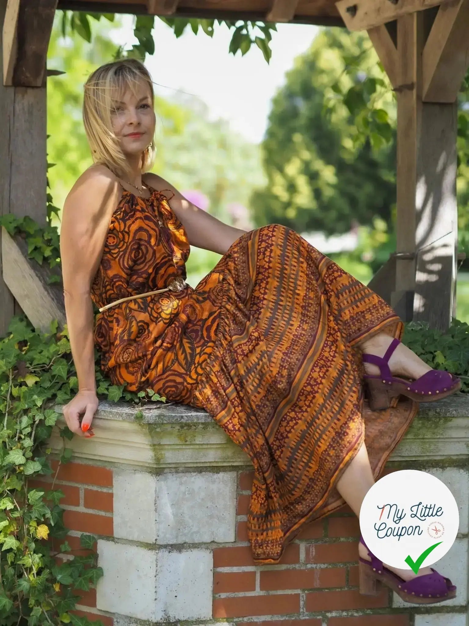 SATINETTE SOIE COTON  MERVEILLEUSES FLEURS ORANGES ET VIOLETTES - My Little Coupon