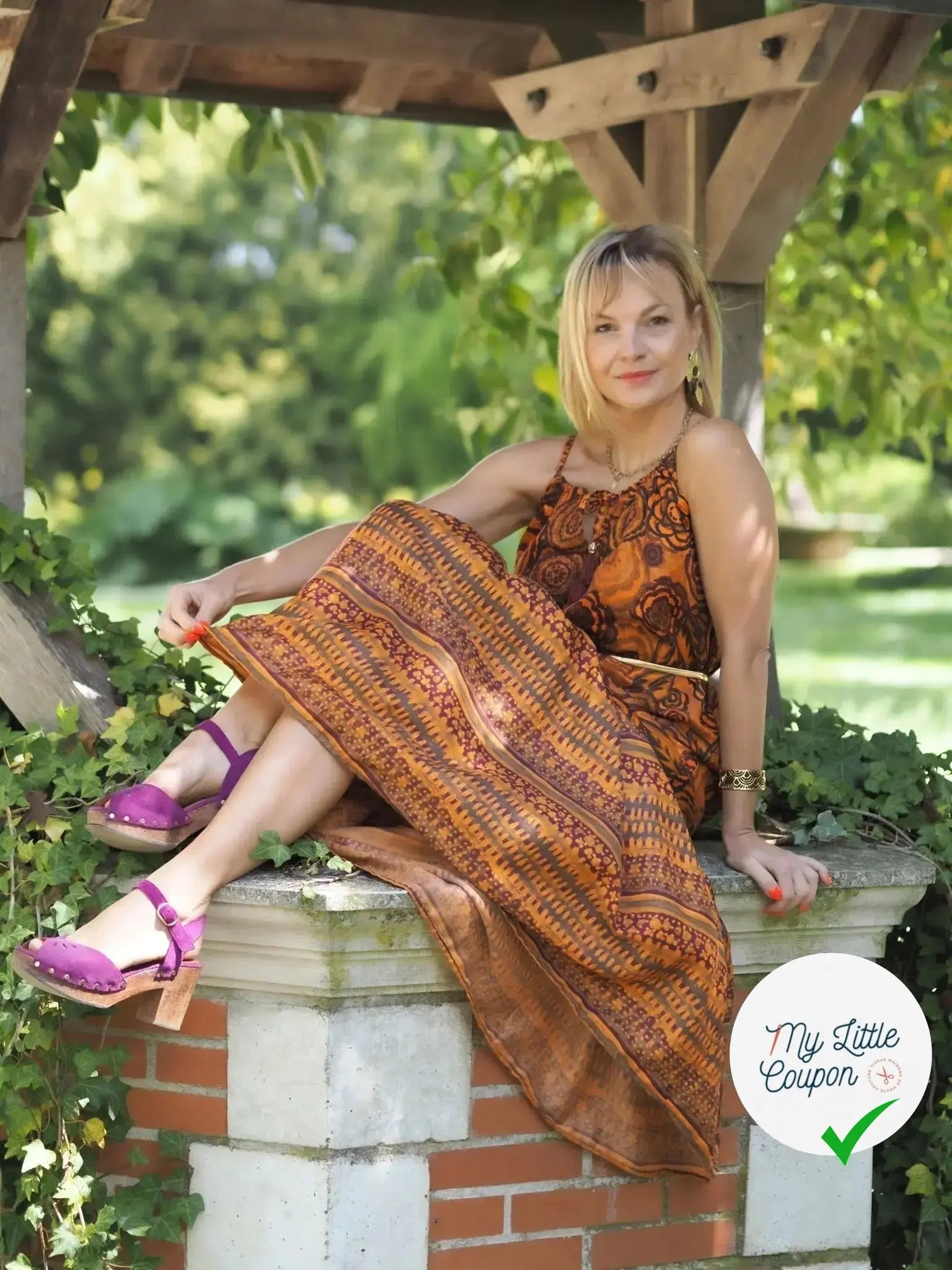SATINETTE SOIE COTON  MERVEILLEUSES FLEURS ORANGES ET VIOLETTES - My Little Coupon