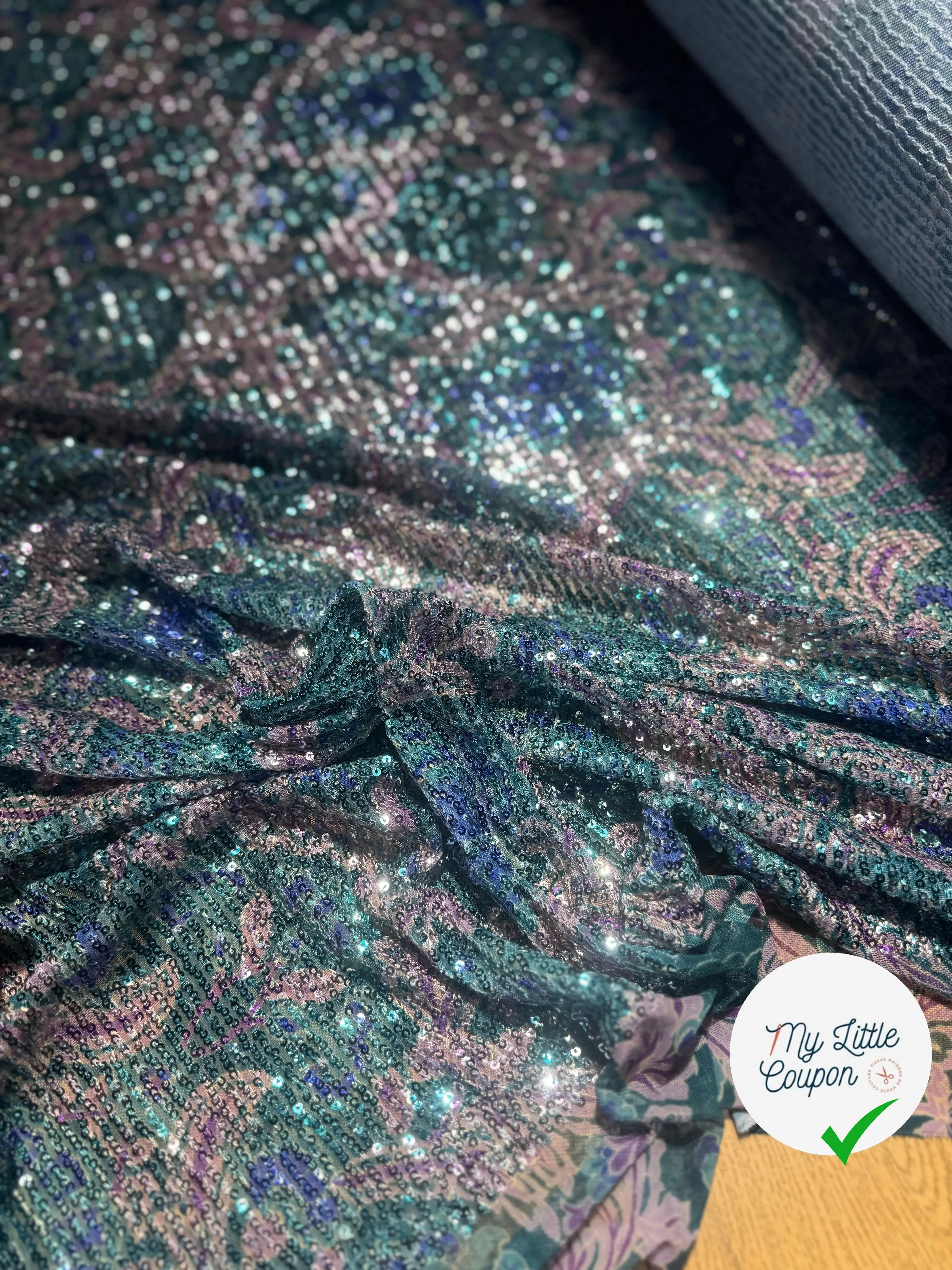 SEQUIN FOND BLEU FEUILLES GOLD & BLEU 5% EA - My Little Coupon