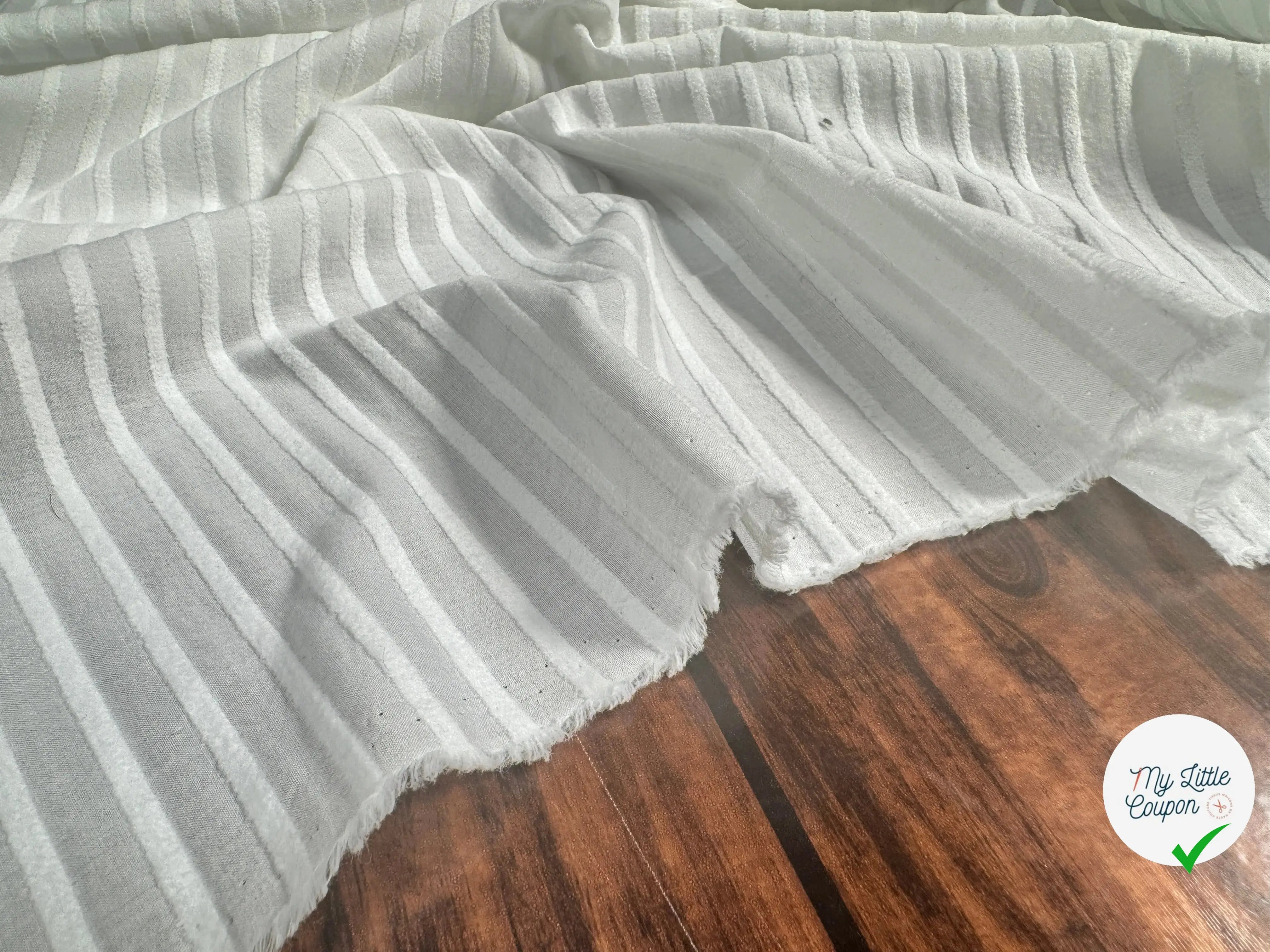 TISSU COTON BLANC À RAYURES DUVETEUSES - My Little Coupon